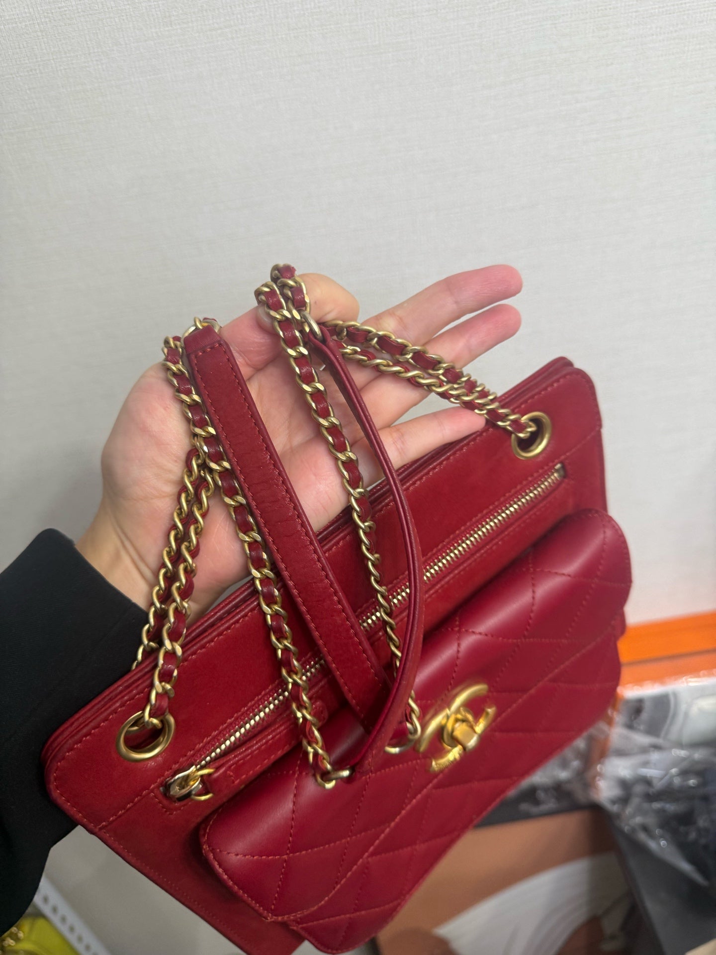 Chanel - Tote Shoulder Bag - Lambskin leather - Red with Gold-Tone Hardware - (Medium)