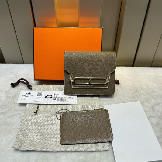 Hermès - Roulis Slim Compact - Chevre Mysore leather - Etoupe with Light Gold-Tone Hardware - (Mini)