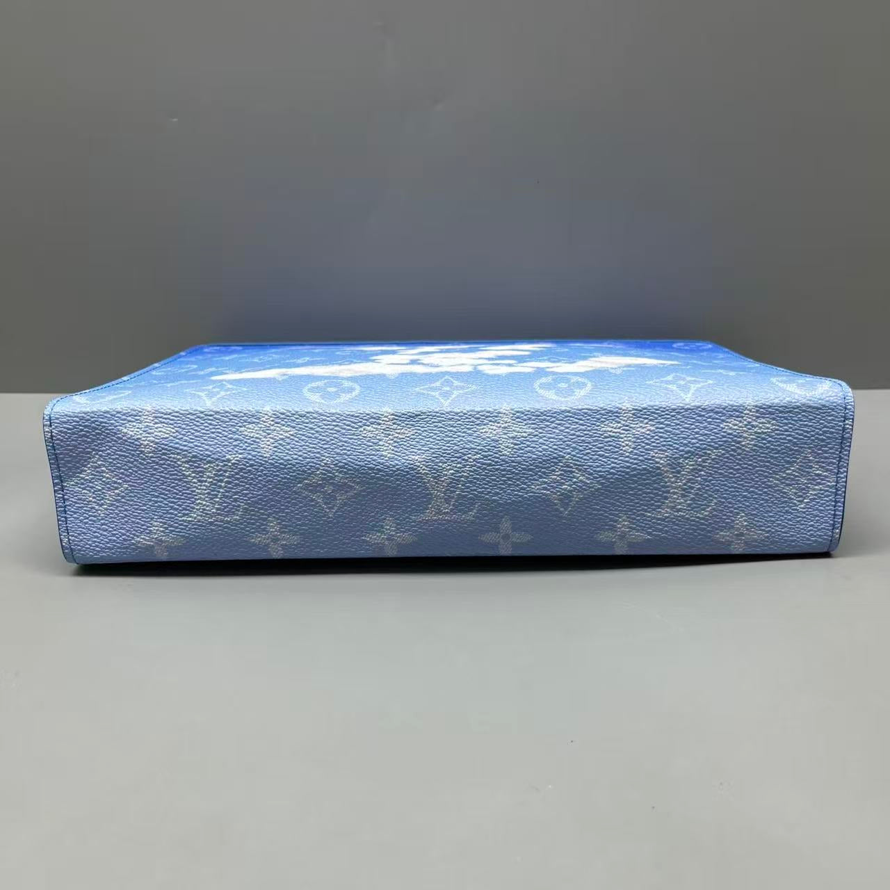 Louis Vuitton - Pochette Voyage MM Clouds - Monogram coated canvas with leather trim - Blue - (medium)