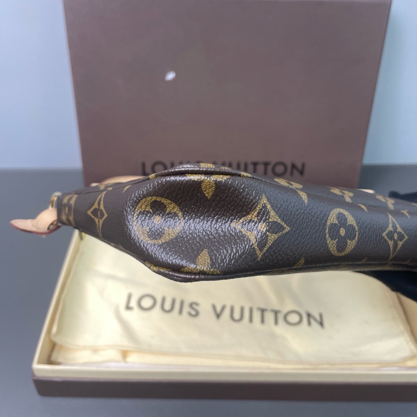 Louis Vuitton - Pochette Accessoires Monogram - Monogram coated canvas - Brown - (mini)