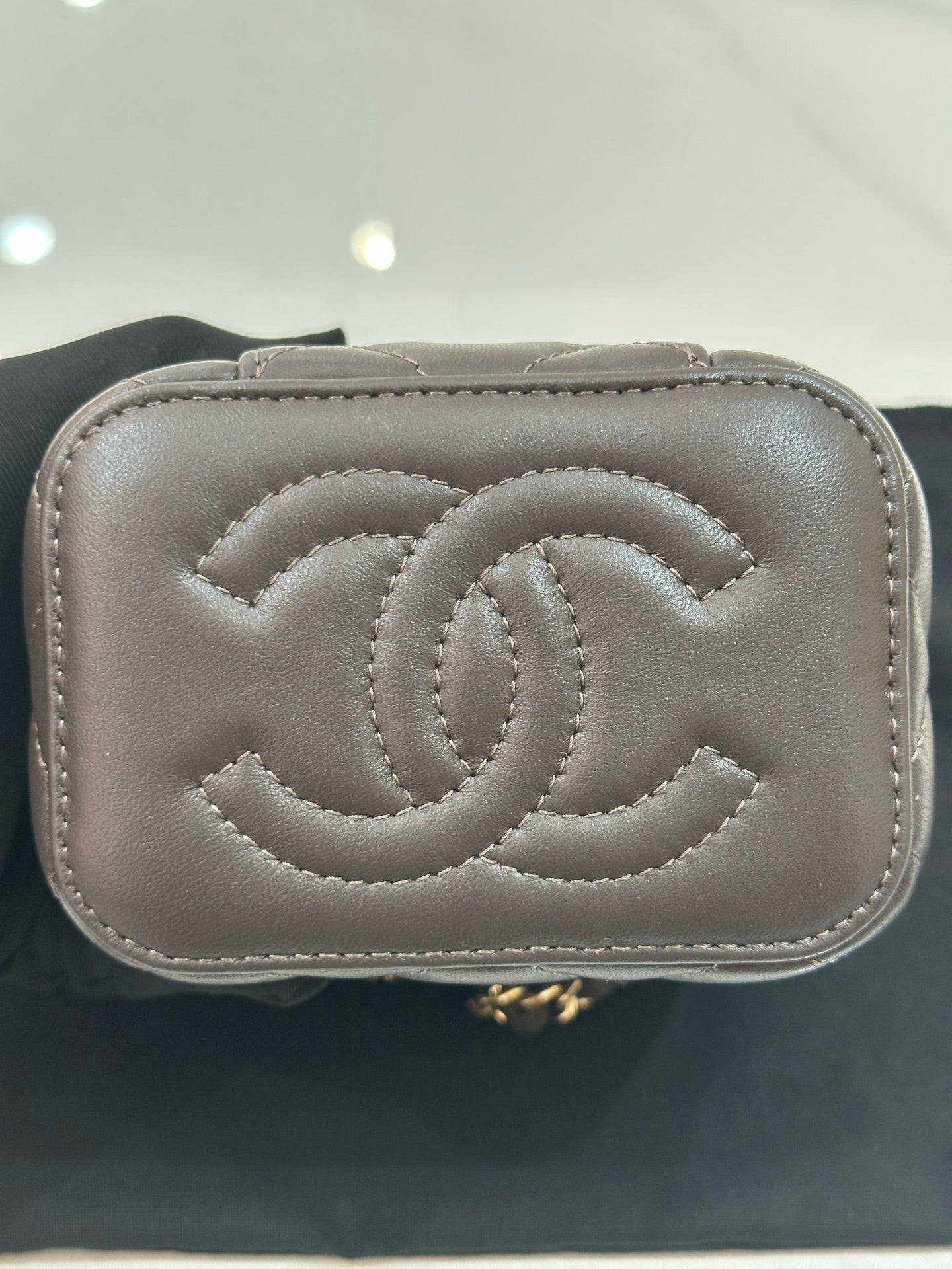 Chanel - Mini Vanity Case with Top Handle - Lambskin leather - Brown - (mini)