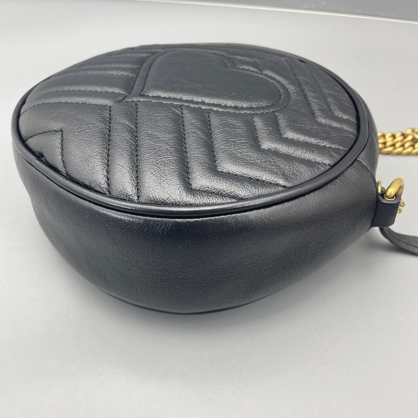 Gucci - GG Marmont Round Shoulder Bag - Leather - Black - (mini)