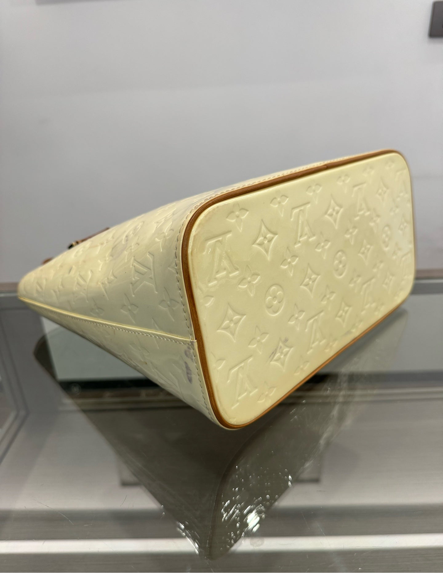 Louis Vuitton - Vivian - Patent leather - Off-white - (Medium)