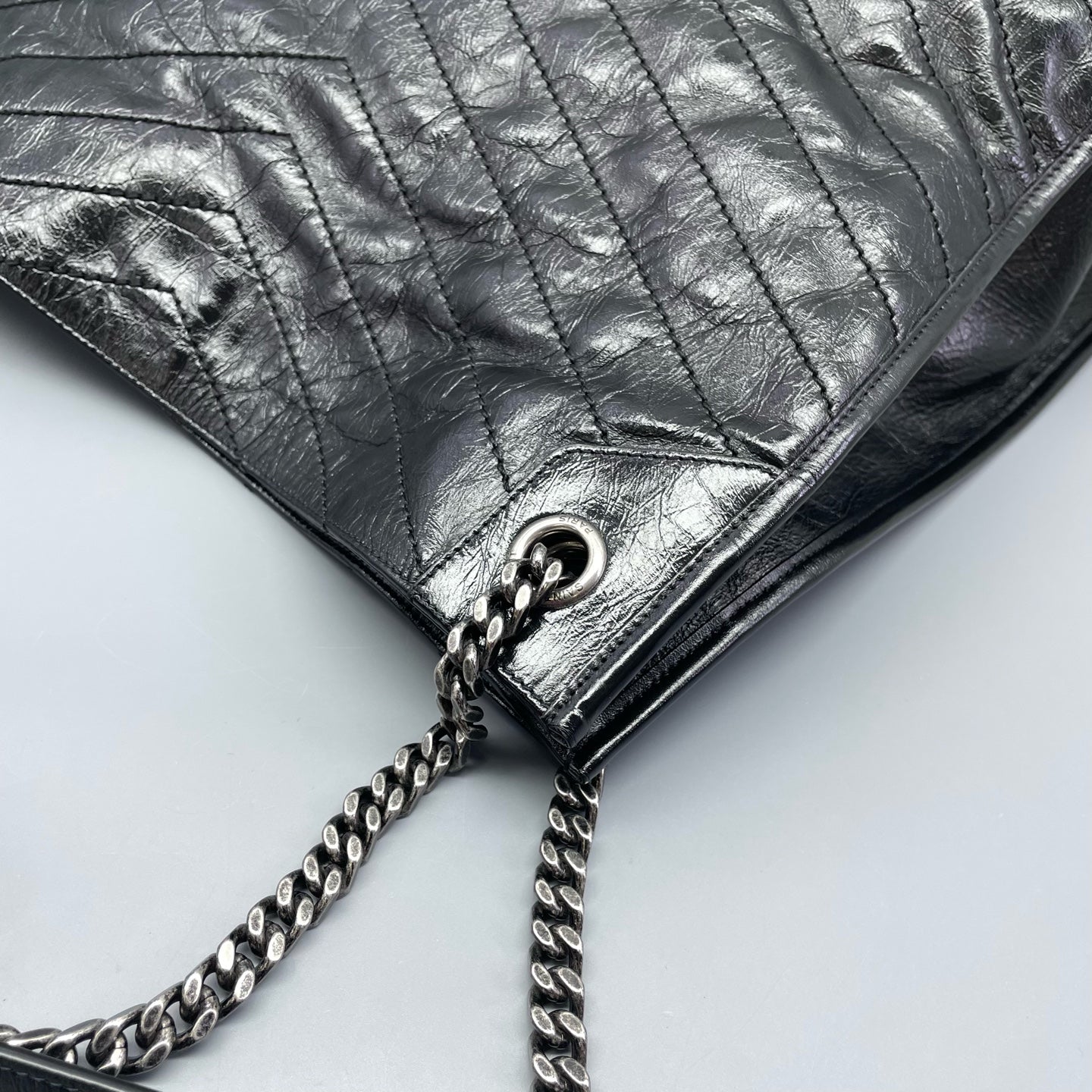 Saint Laurent - Niki Tote - Crinkled vintage leather - Black - (Large)