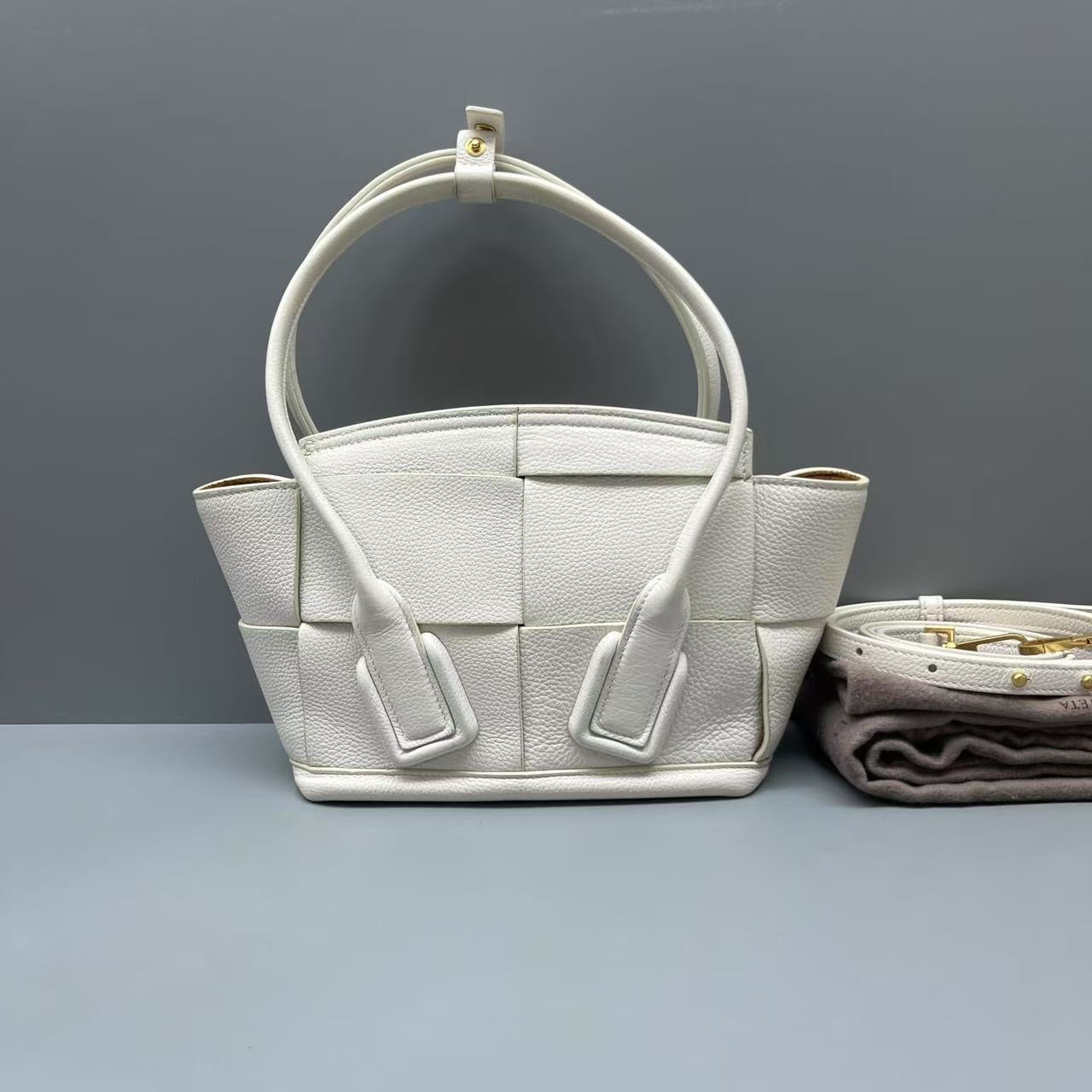 Bottega Veneta - Arco Shoulder Bag - Leather - White - (small)