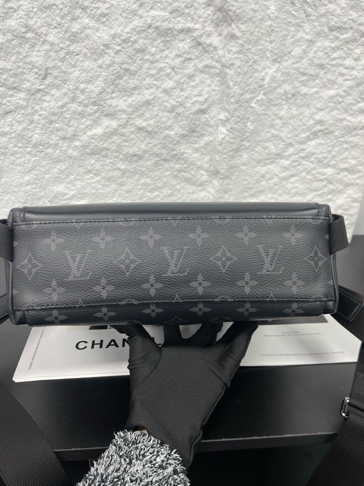 Louis Vuitton - Voyager Messenger Bag - Monogram Eclipse coated canvas with cowhide leather trim - Black - (Medium)