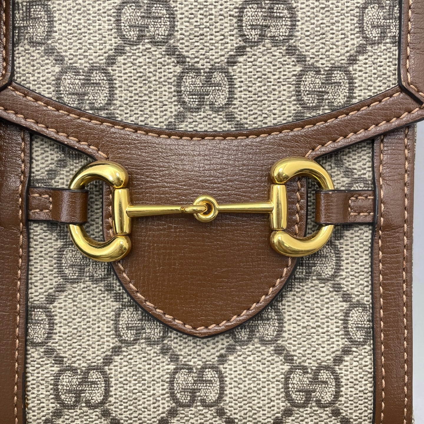 Gucci - Horsebit 1955 Vertical Phone Bag - GG Supreme coated canvas with brown leather trim - Brown - (mini)