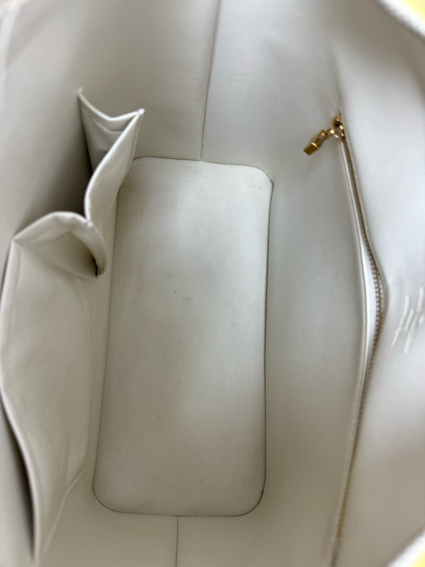 Louis Vuitton - Vivian - Patent leather - Off-white - (Medium)