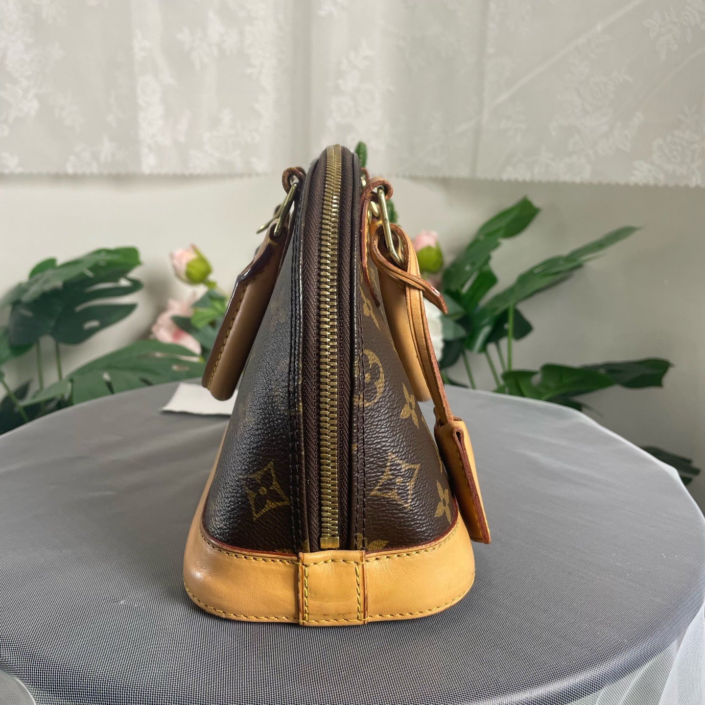 Louis Vuitton - Alma BB - Monogram coated canvas with Vachetta leather trim - Brown - (mini)
