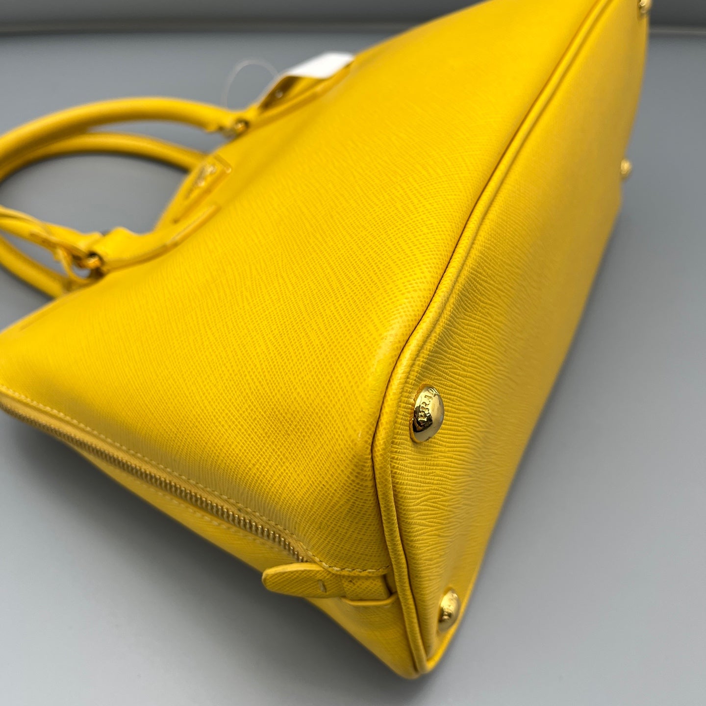 Prada - Galleria Dome Bag - Saffiano leather - Yellow - (Medium)