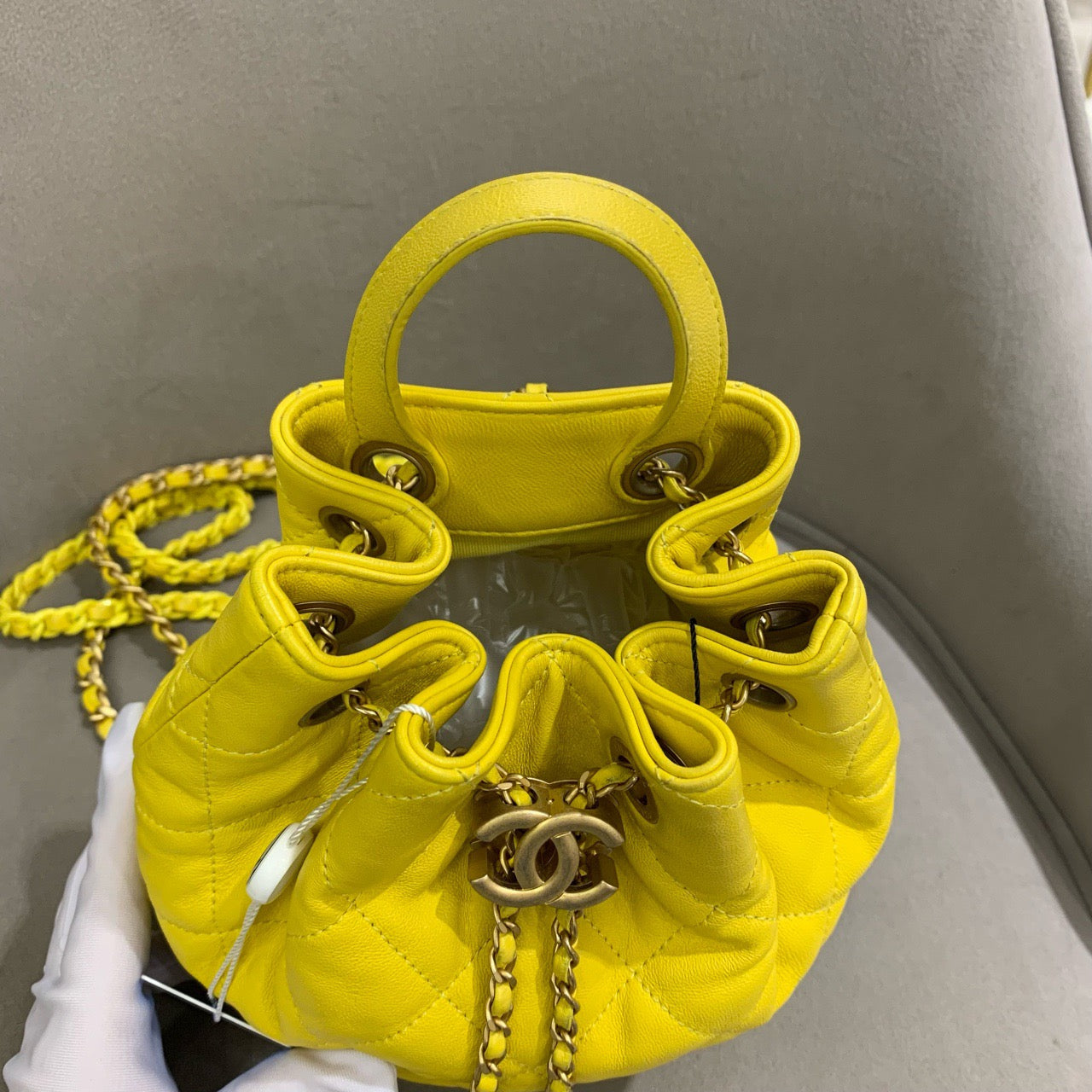 Chanel - 22S Series Mini Drawstring Bucket Backpack - Lambskin leather - Yellow - (mini)