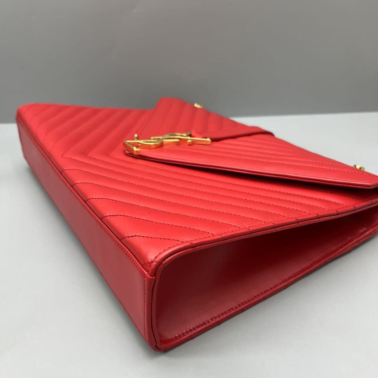Saint Laurent - Medium Envelope Chain Bag - Leather - Red - (medium)