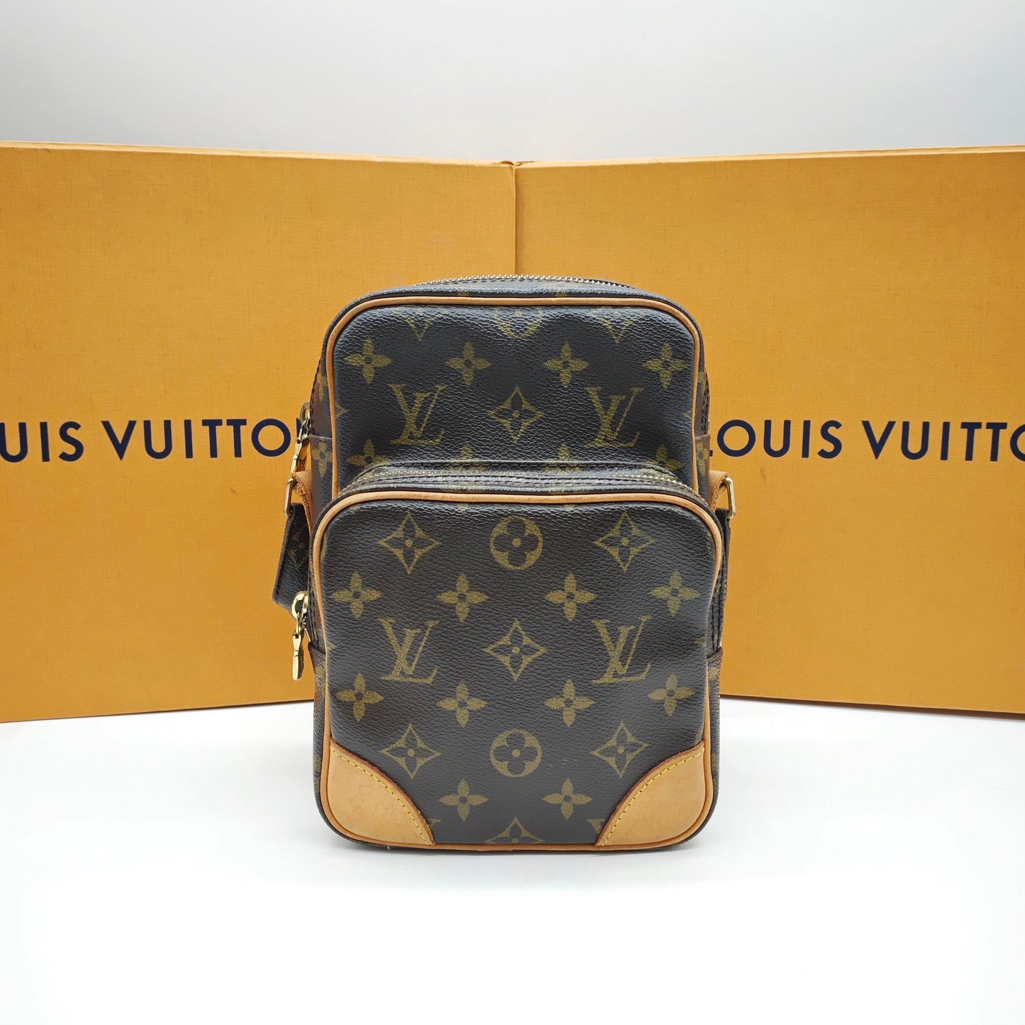 Louis Vuitton - Monogram Double-Layer Camera Bag - Monogram Canvas with Vachetta Leather Trim - Brown - (small)
