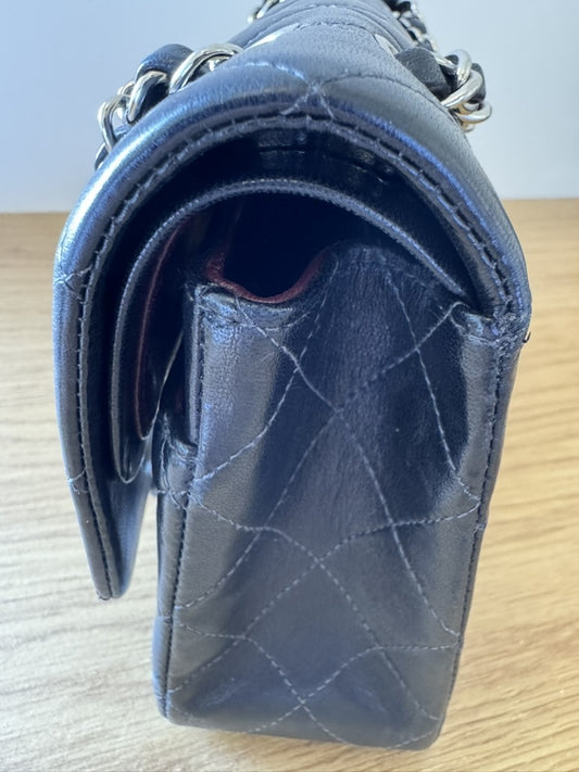 Chanel - Classic Flap Medium - Lambskin leather - Black - (Medium)