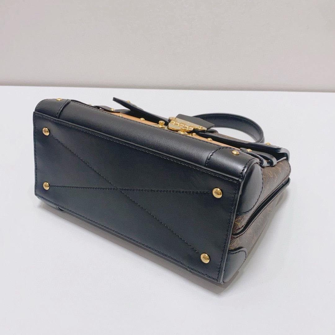 Louis Vuitton - Trianon PM Monogram - Monogram coated canvas with smooth cowhide leather trim and wooden detailing - Brown - (mini)