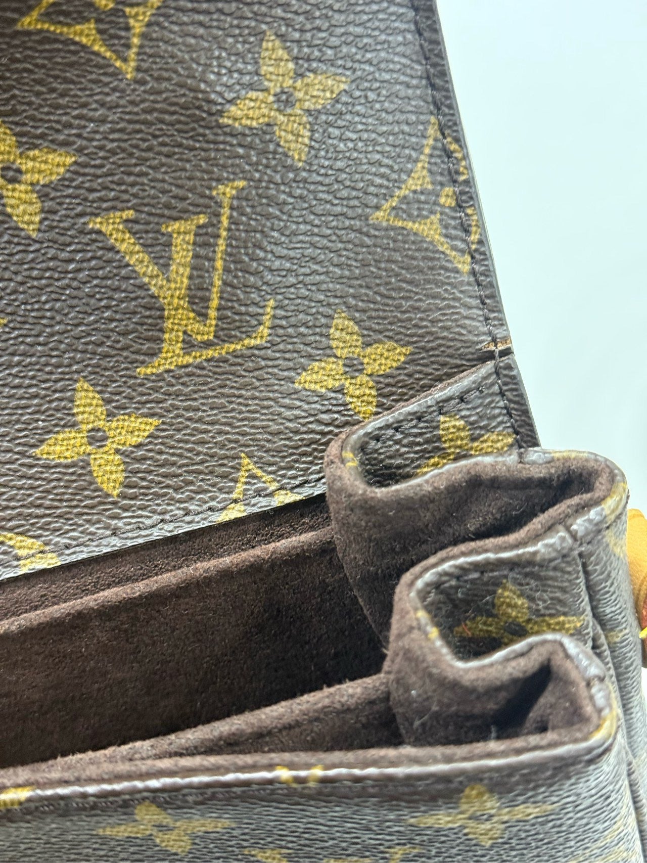 Louis Vuitton - Pochette Metis - Monogram coated canvas with natural cowhide leather trim - Brown - (medium)