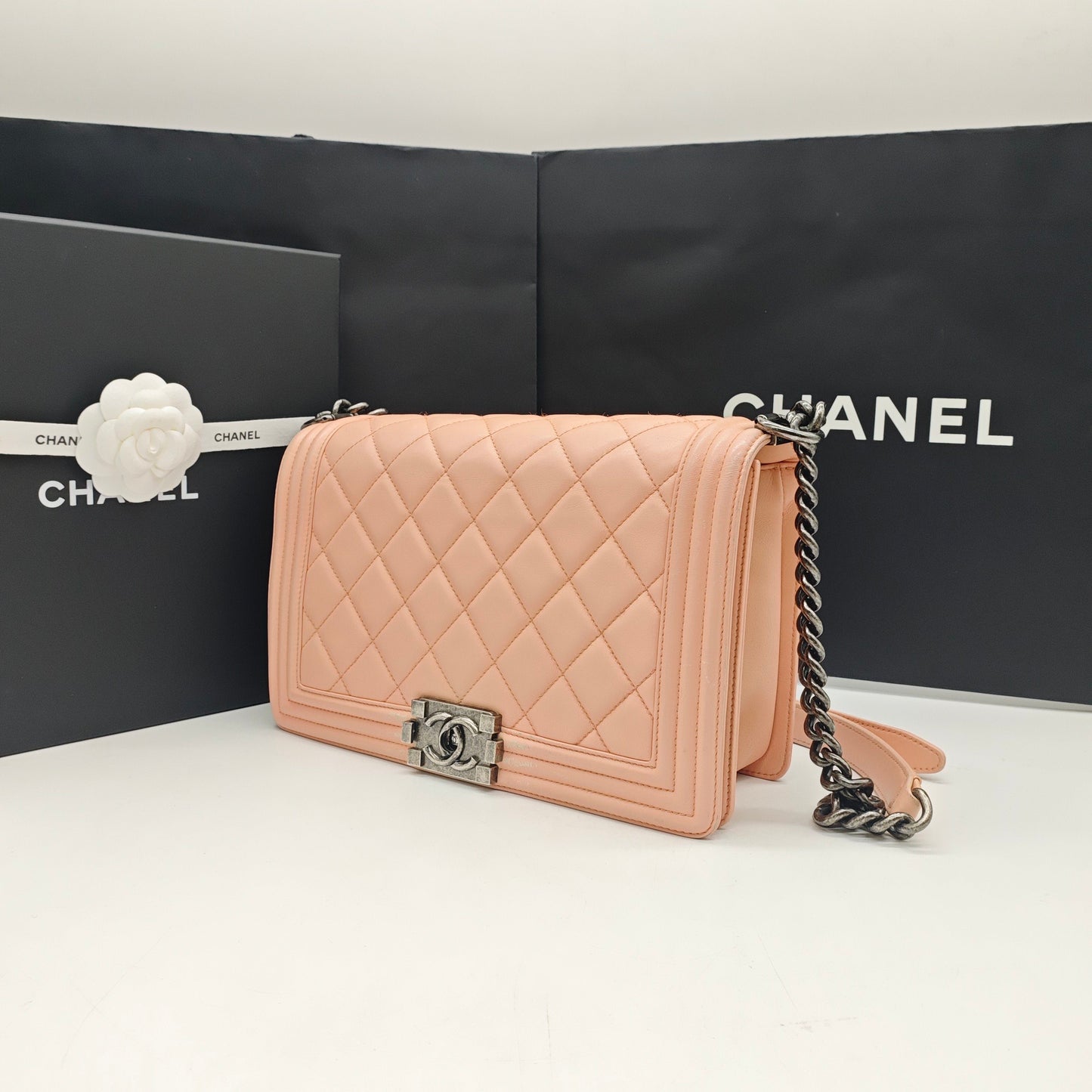 Chanel - Le Boy Medium - Calfskin leather - Light Pink - (Medium)