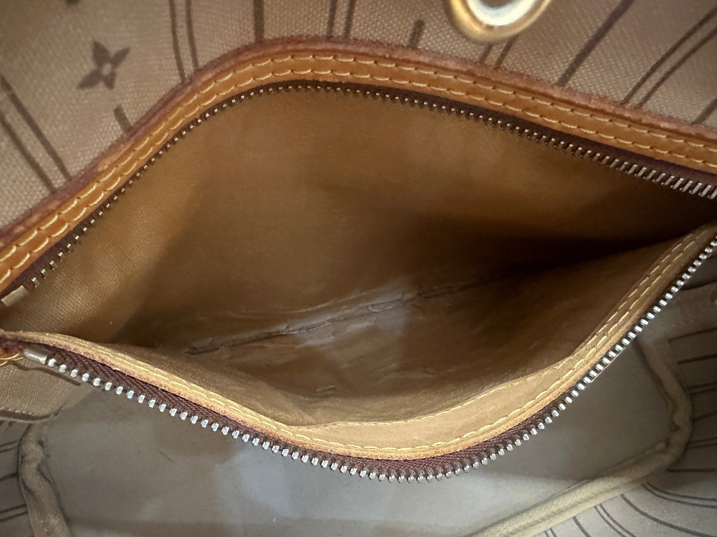 Louis Vuitton - Neverfull MM - Monogram coated canvas with natural cowhide leather trim and textile lining - Brown - (Medium)