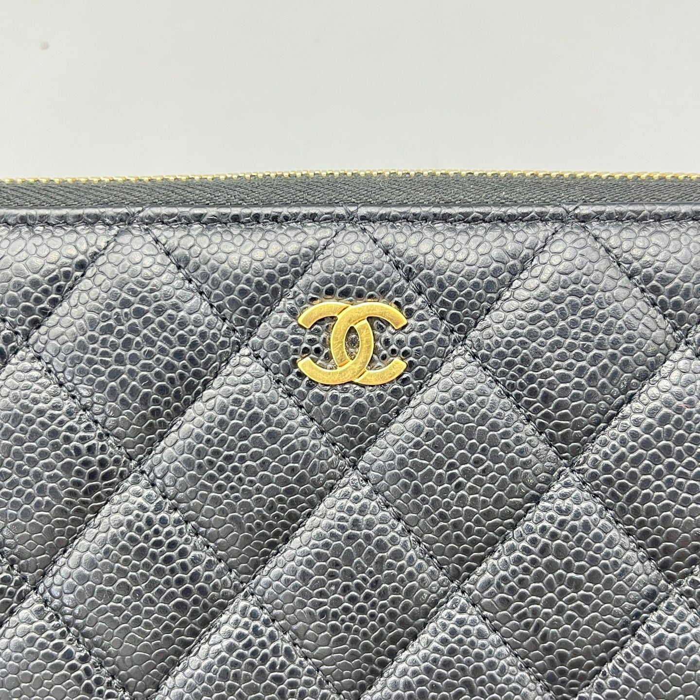 Chanel - Classic Flap Zip Wallet - Leather - Black - (medium)