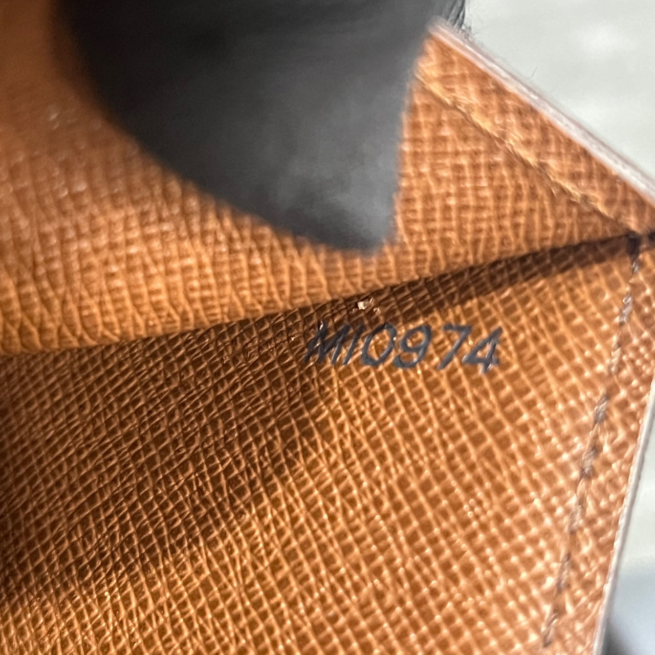 Louis Vuitton - Vintage Monogram Top Handle Flap Bag - Monogram Canvas with Vachetta leather trim - Brown - (Medium)