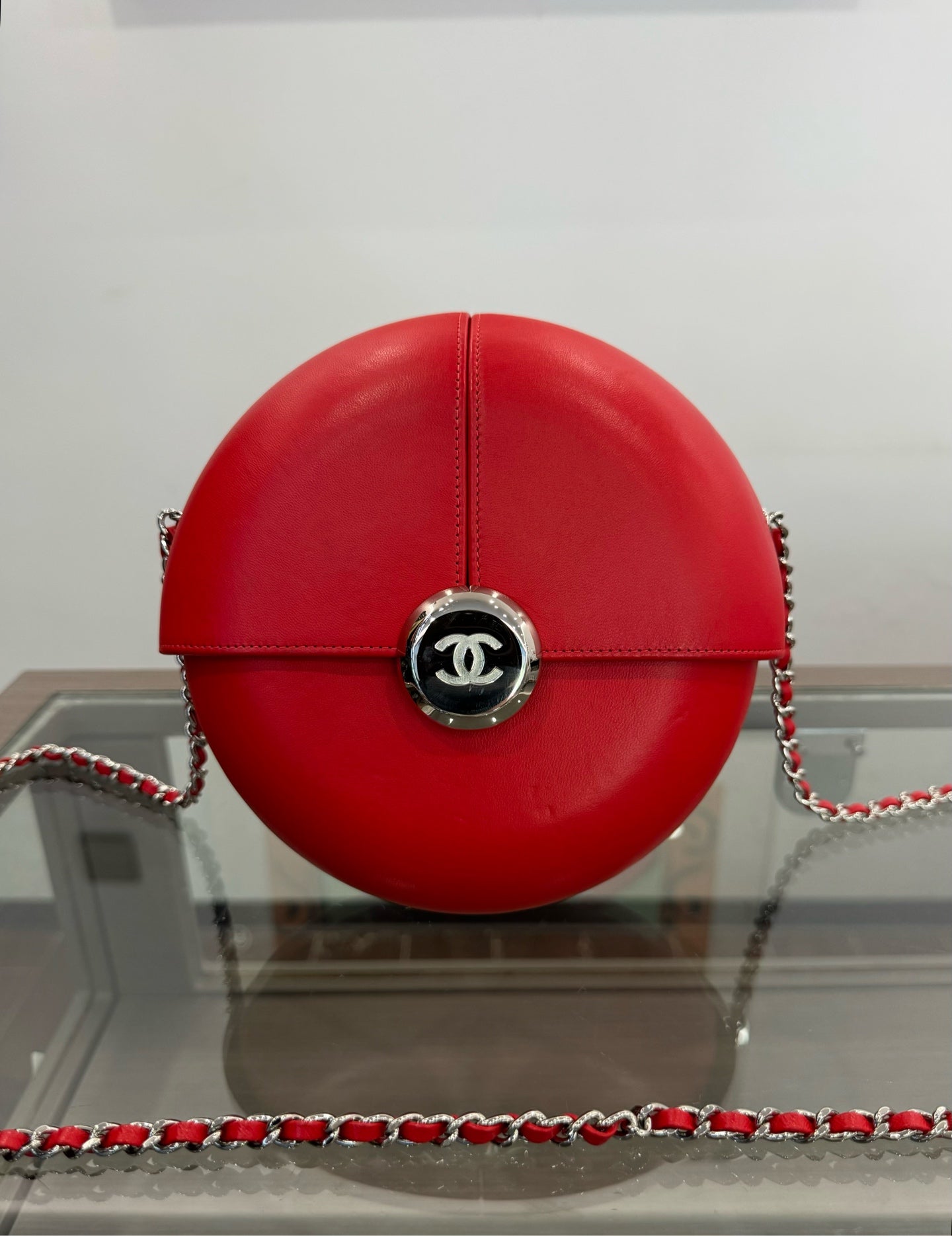 Chanel - Limited Edition Round Minaudiere with Chain - Leather - Red - (mini)