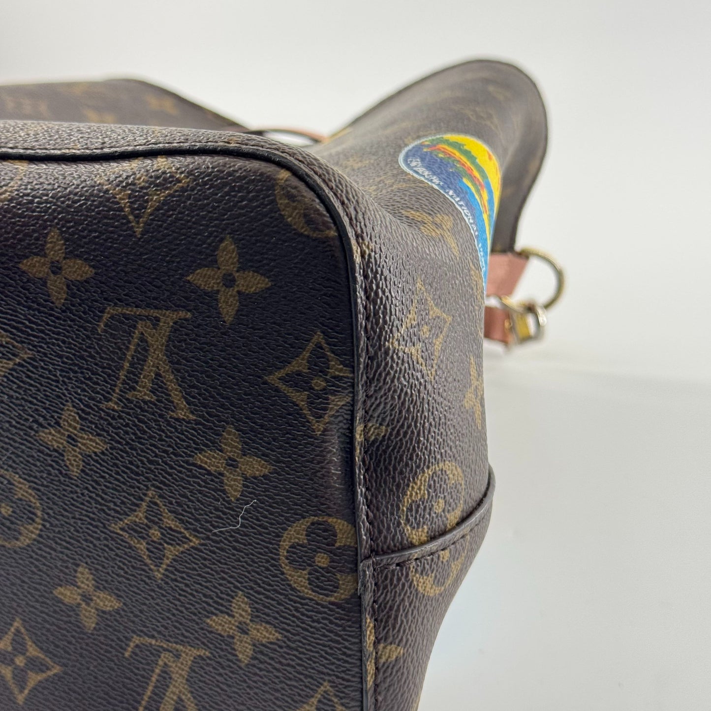 Louis Vuitton - NeoNoé World Tour/Patches - Monogram coated canvas with cowhide leather trim - Brown, Pink, Multicolour - (Medium)