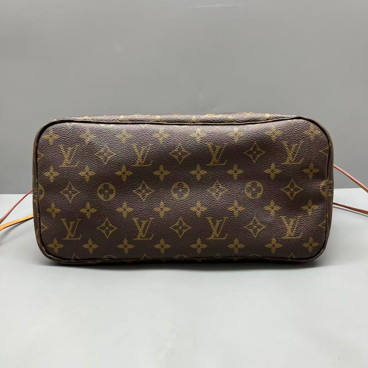 Louis Vuitton - Neverfull MM - Monogram coated canvas with Vachetta leather trim and textile lining - Brown - (Medium)