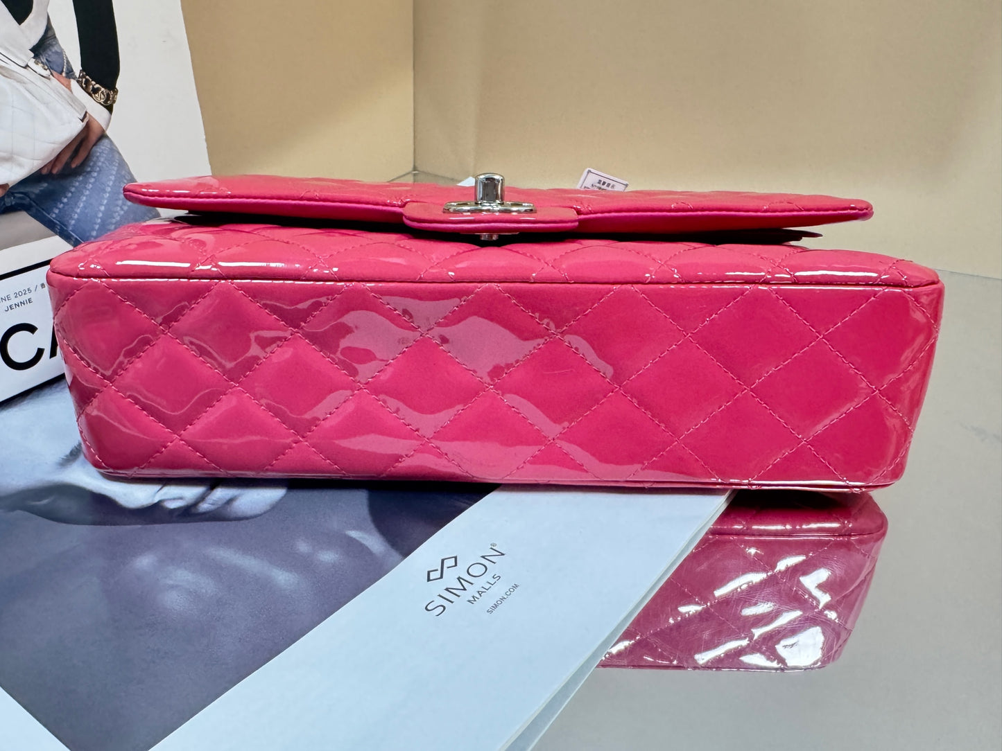 Chanel - Classic Flap Medium - Patent leather - Vibrant Magenta - (medium)