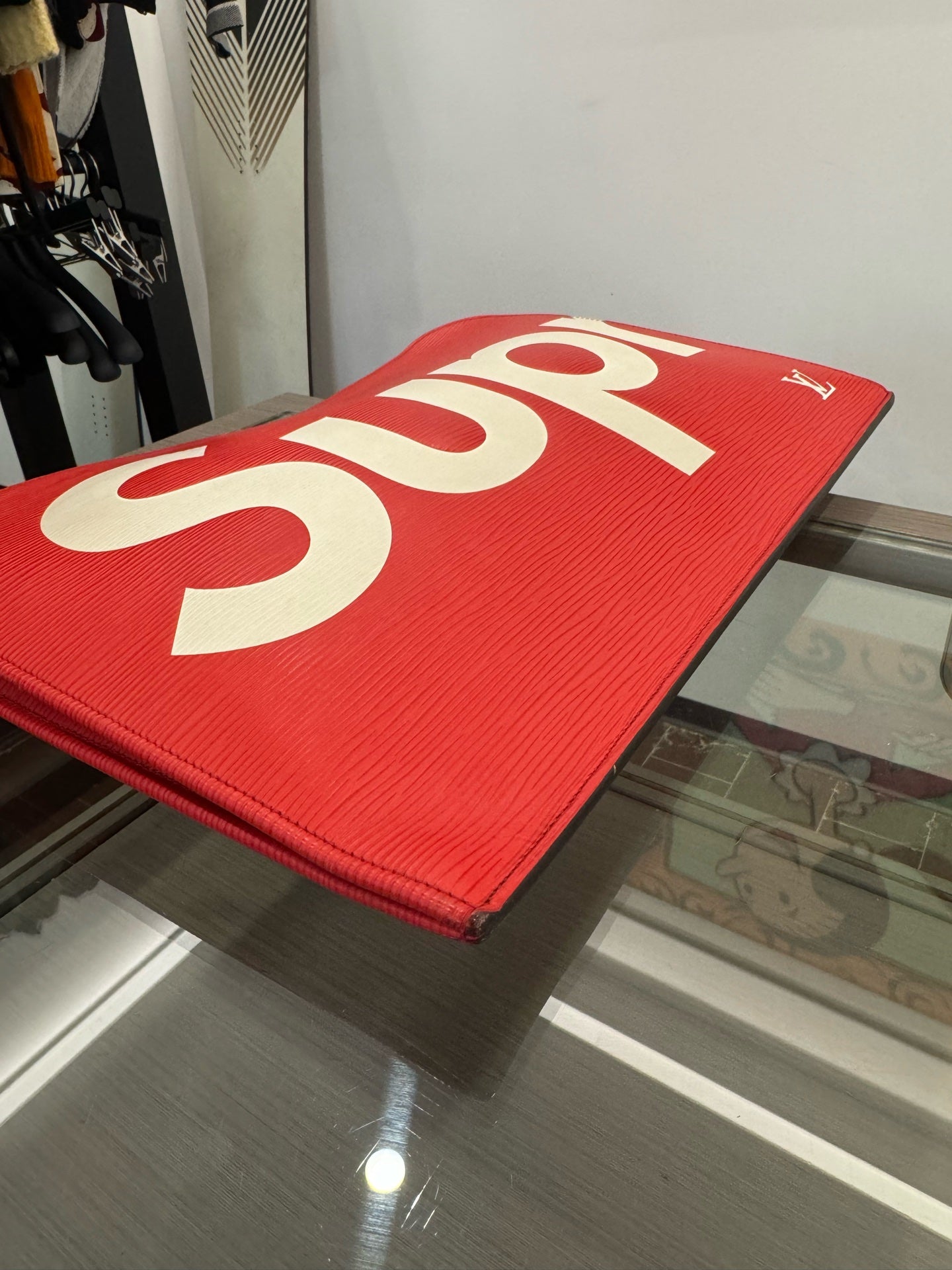 Louis Vuitton - LV x Supreme Epi Pochette Jour GM Clutch - Epi leather - Red - (large)