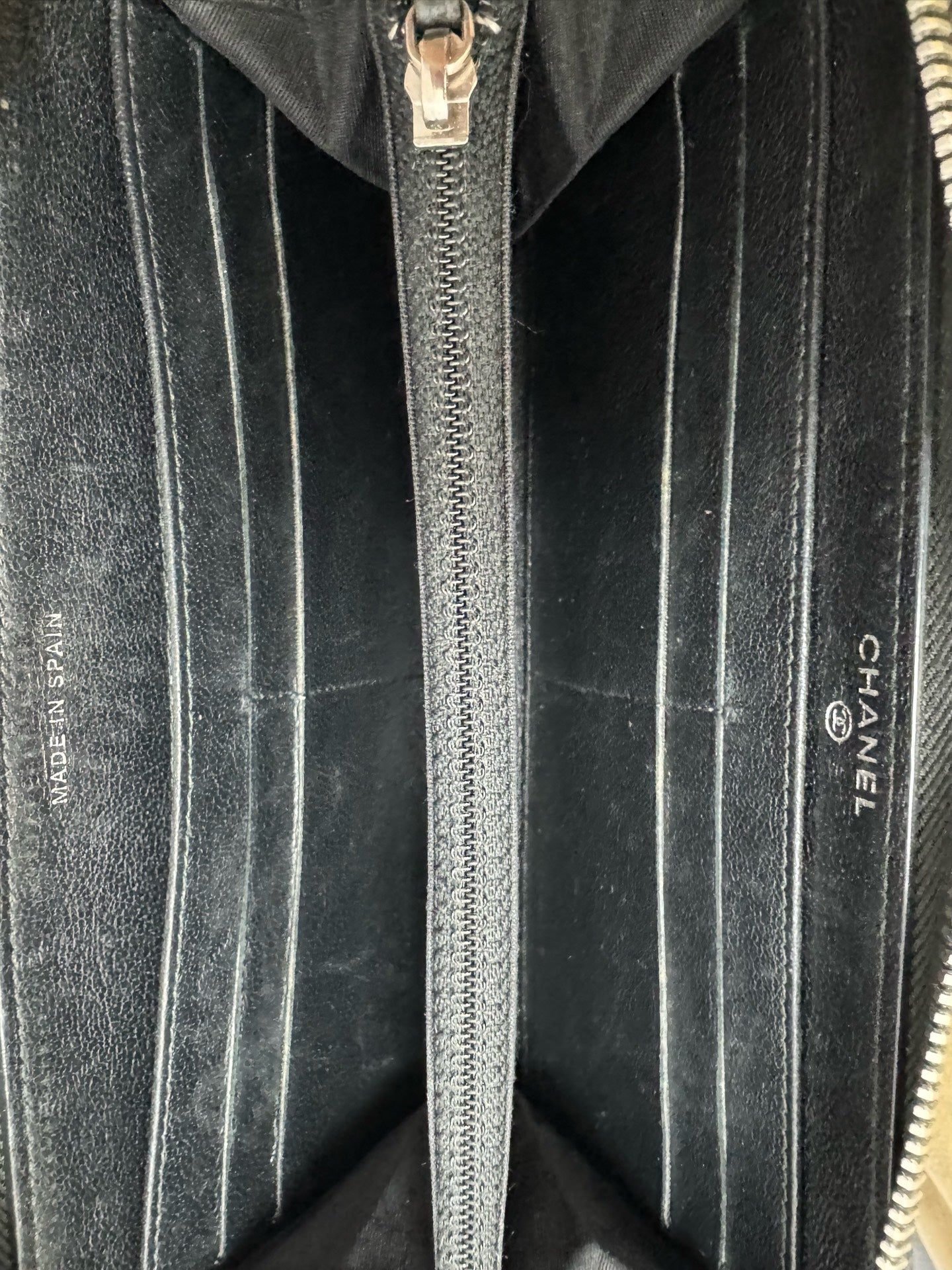 Chanel - Mumbai Collection Long Zip Wallet - Lambskin leather - Black - (medium)
