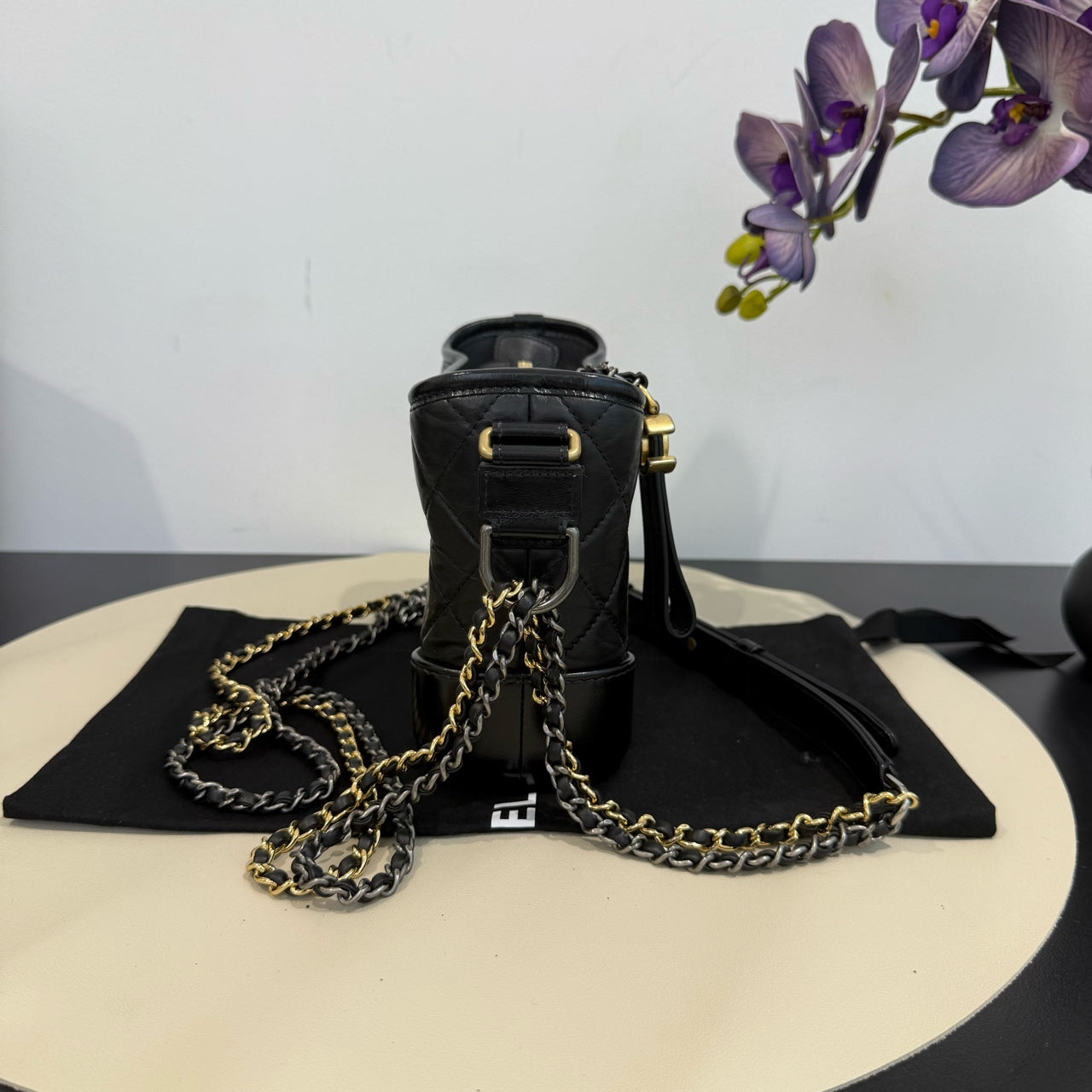 Chanel - Gabrielle Hobo Bag Small - Aged quilted calfskin and smooth calfskin leather - Black with mixed-tone hardware - (Small)