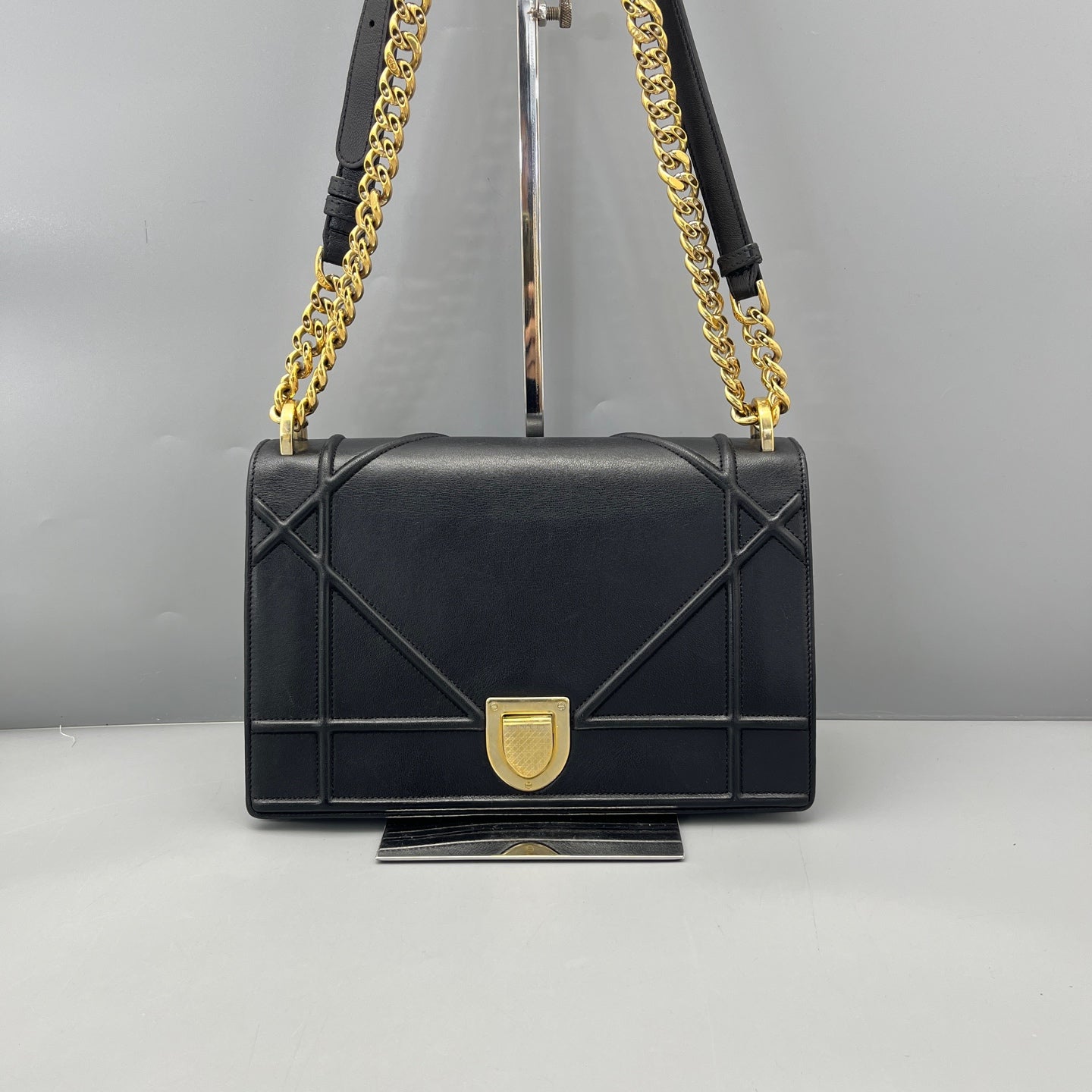 Dior - Diorama Bag - Grained Calfskin Leather - Black with Gold-Tone Hardware - (medium)