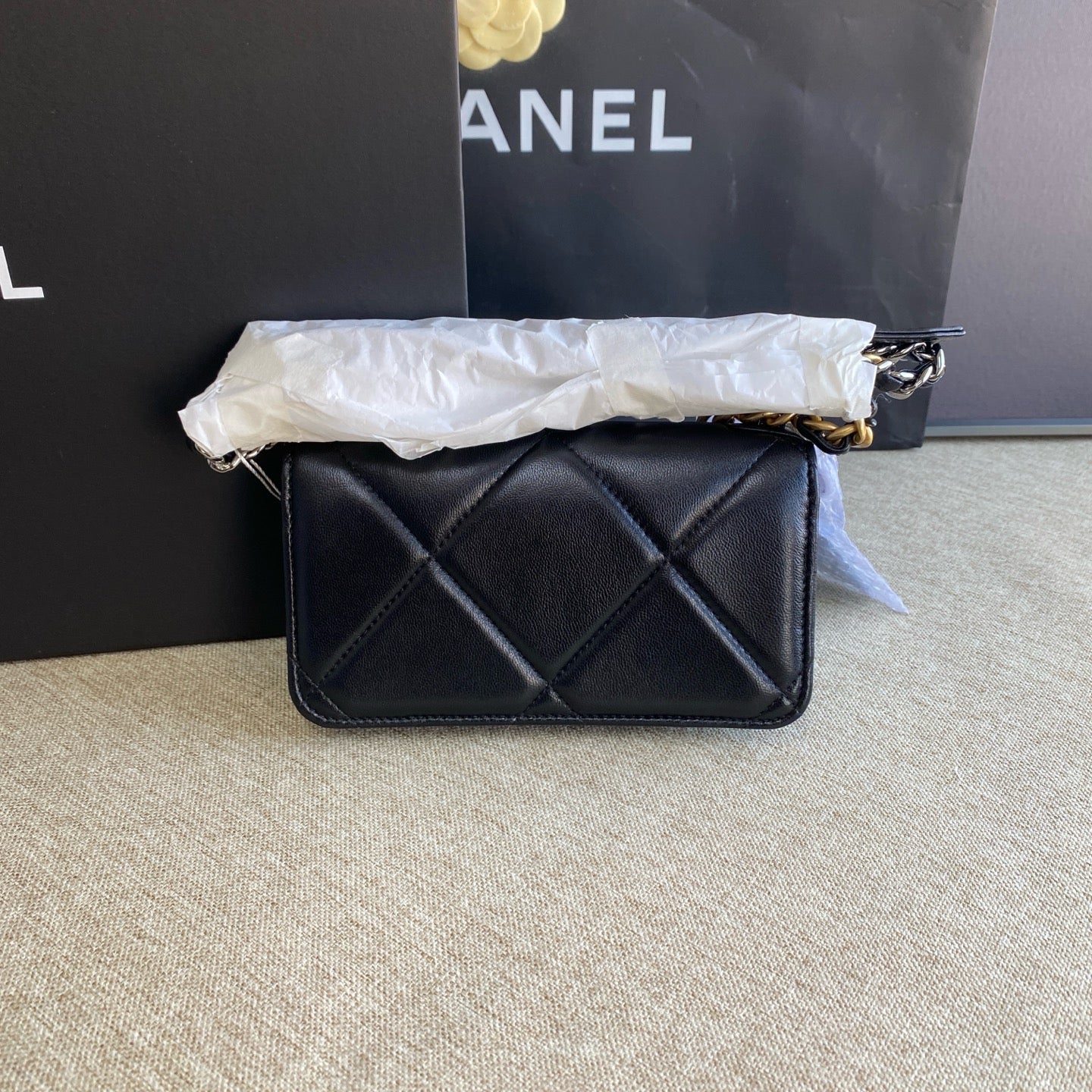 Chanel - 19 Wallet On Chain (WOC) - Lambskin leather - Black - (mini)