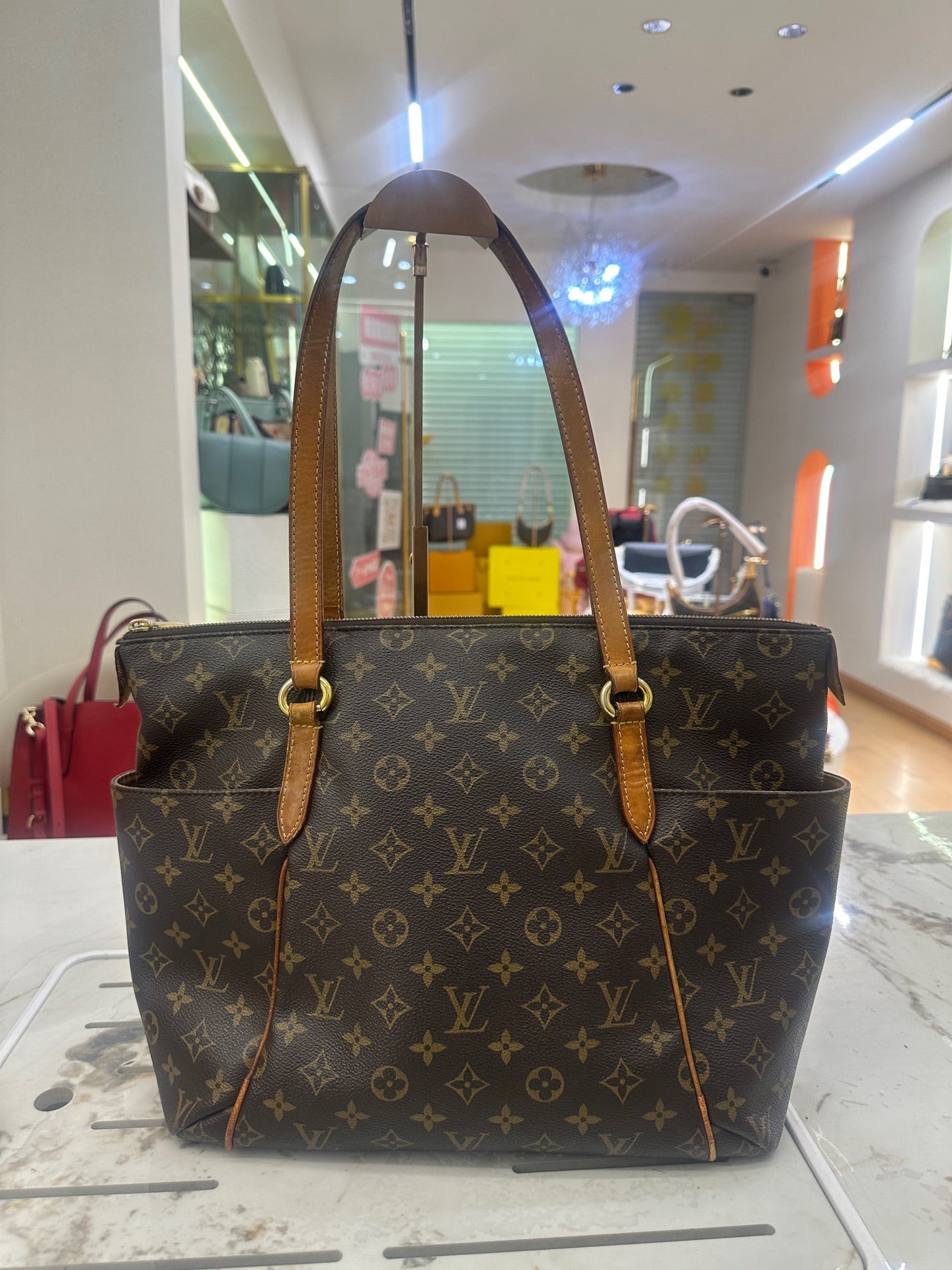Louis Vuitton - Batignolles Vertical - Monogram canvas with Vachetta leather trim - Brown - (medium)