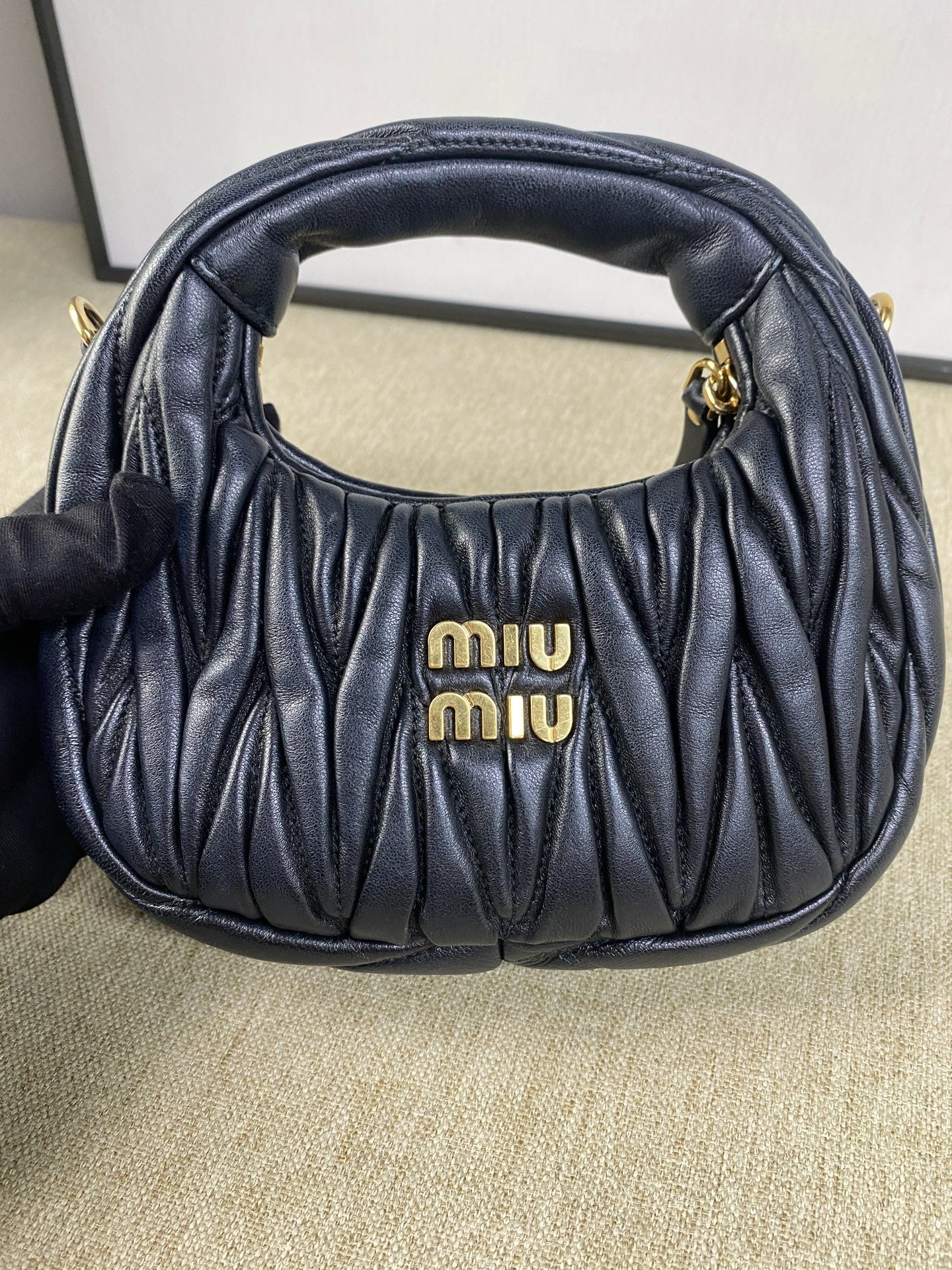 Miu Miu - Wander Hobo Mini Pleated Bag - Lambskin leather - Black - (mini)
