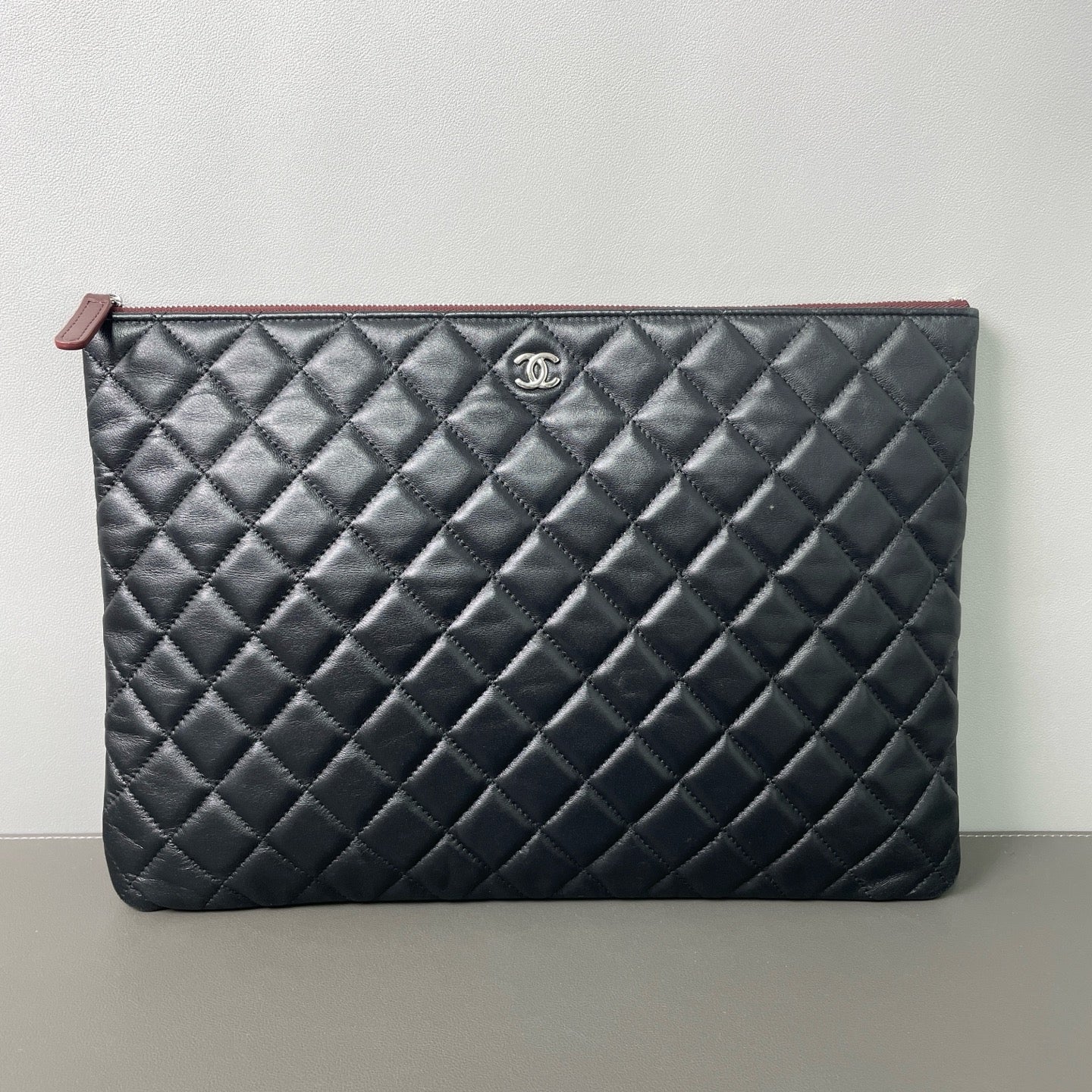 Chanel - Classic Quilted Clutch - Lambskin leather - Black - (Large)