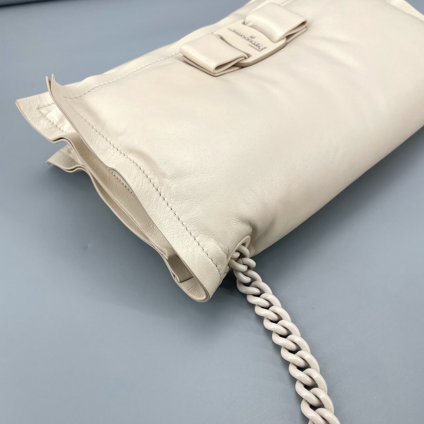 Salvatore Ferragamo - Vara Bow 'Cloud' Shoulder Bag - Leather - Beige - (medium)