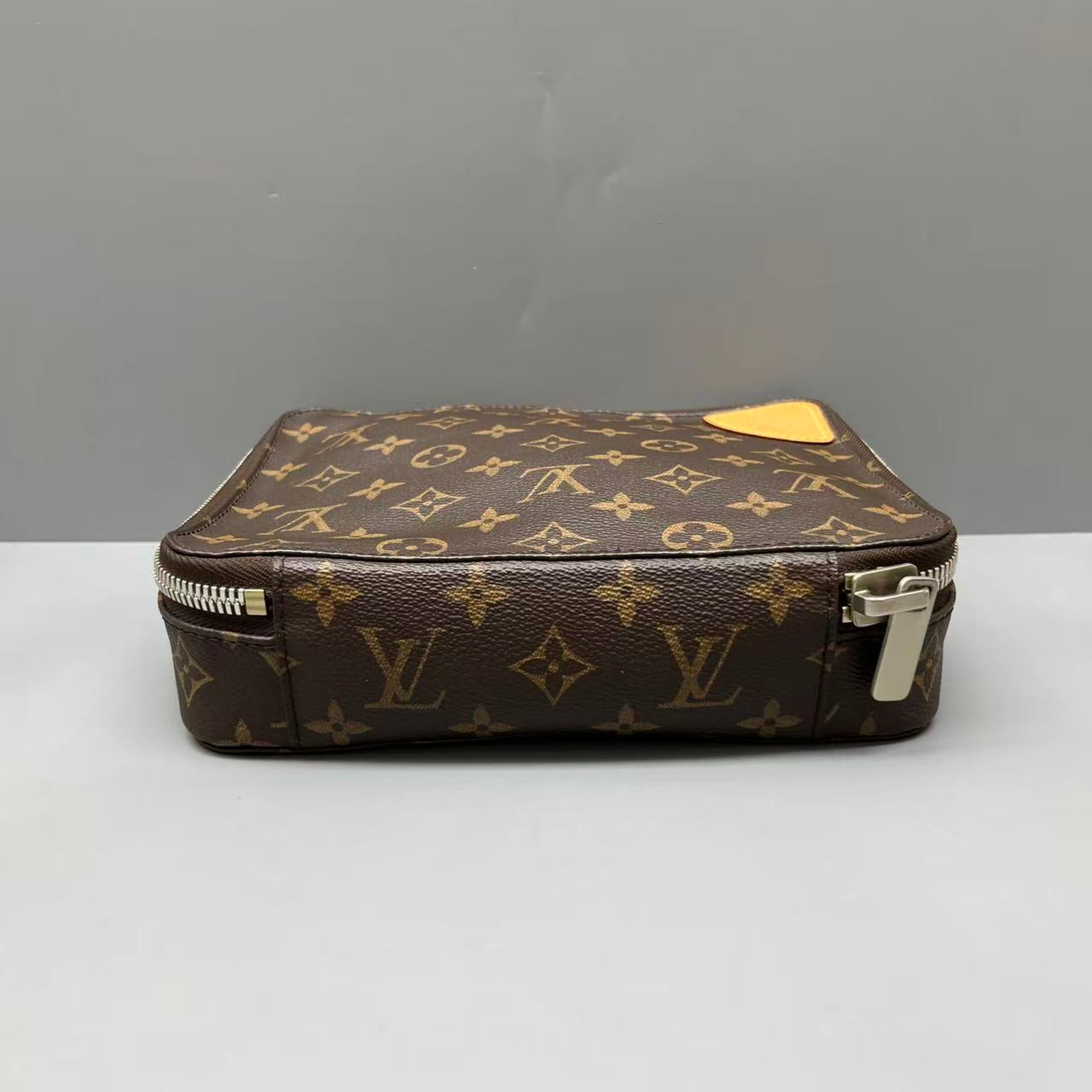 Louis Vuitton - Storage Pouch - Monogram coated canvas with Vachetta leather trim - Brown - (small)