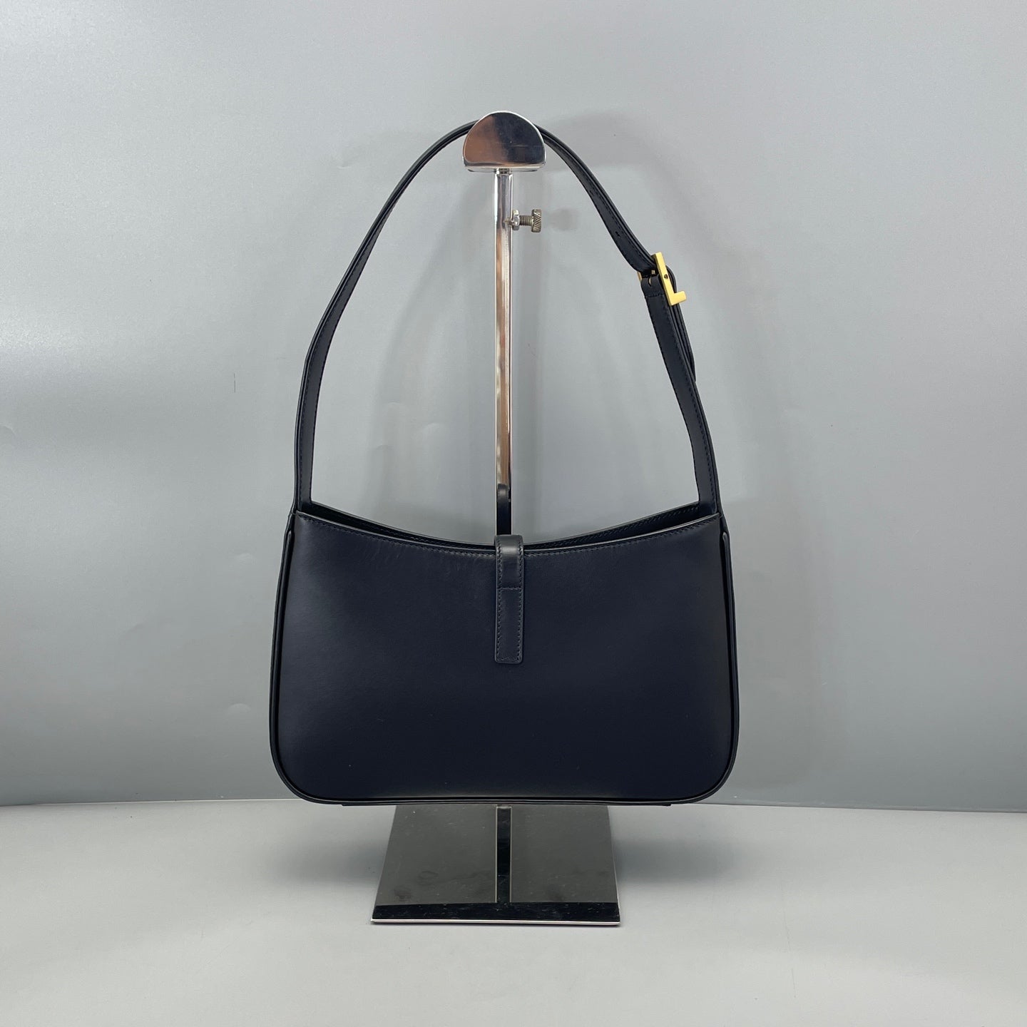 Saint Laurent - Hobo Bag - Leather - Black - (Medium)