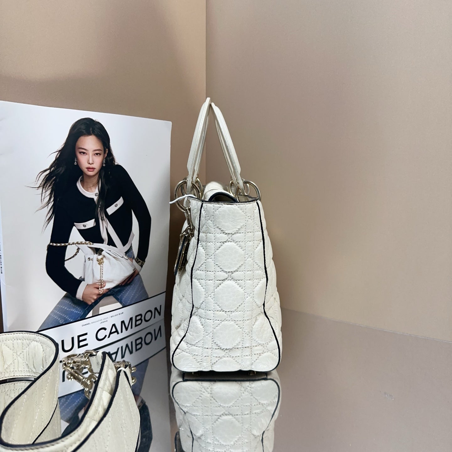 Dior - Lady Dior 5-Grid Medium - Grained calfskin leather - White - (medium)