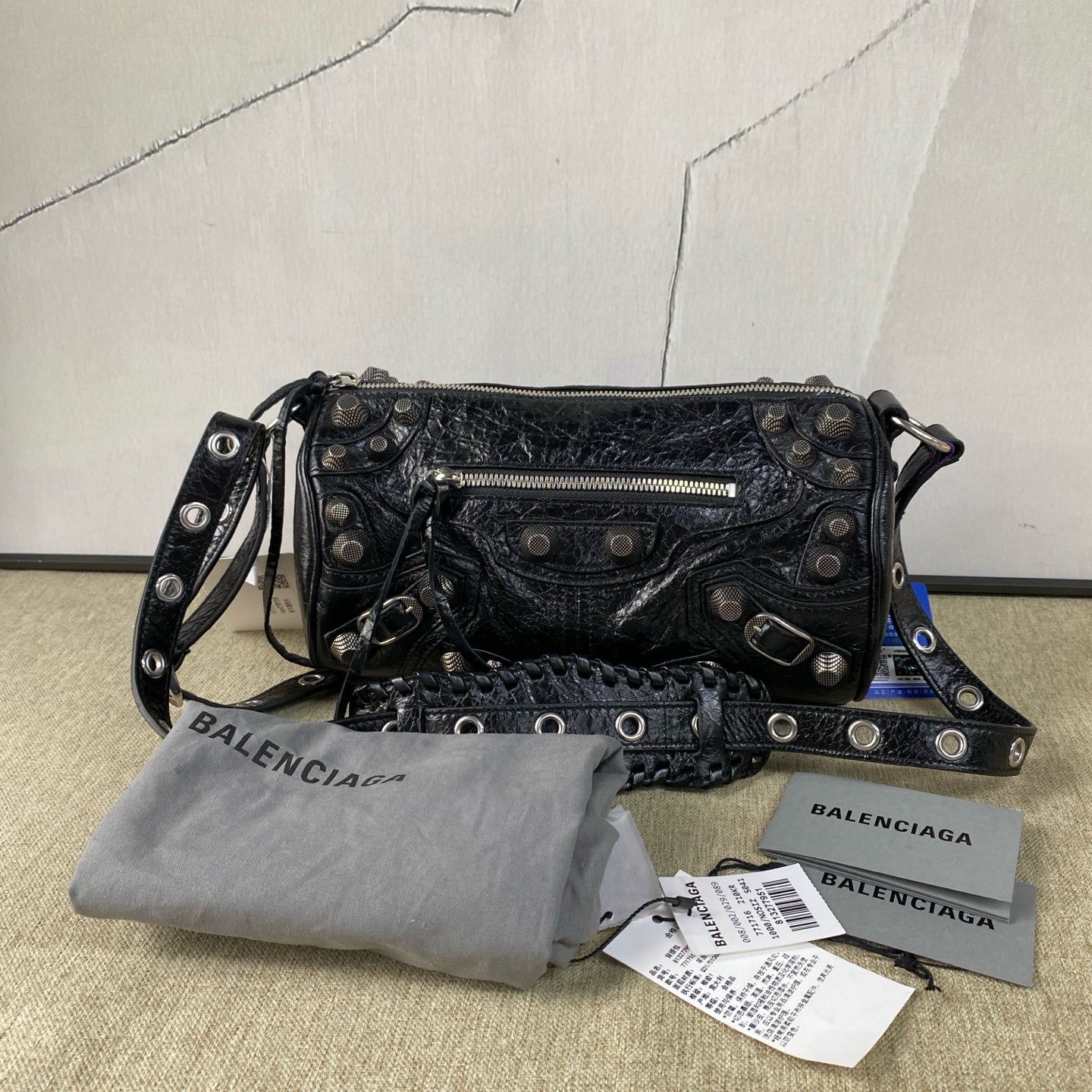Balenciaga - Le Cagole Cylinder Bag - Cracked calfskin leather - Black - (small)