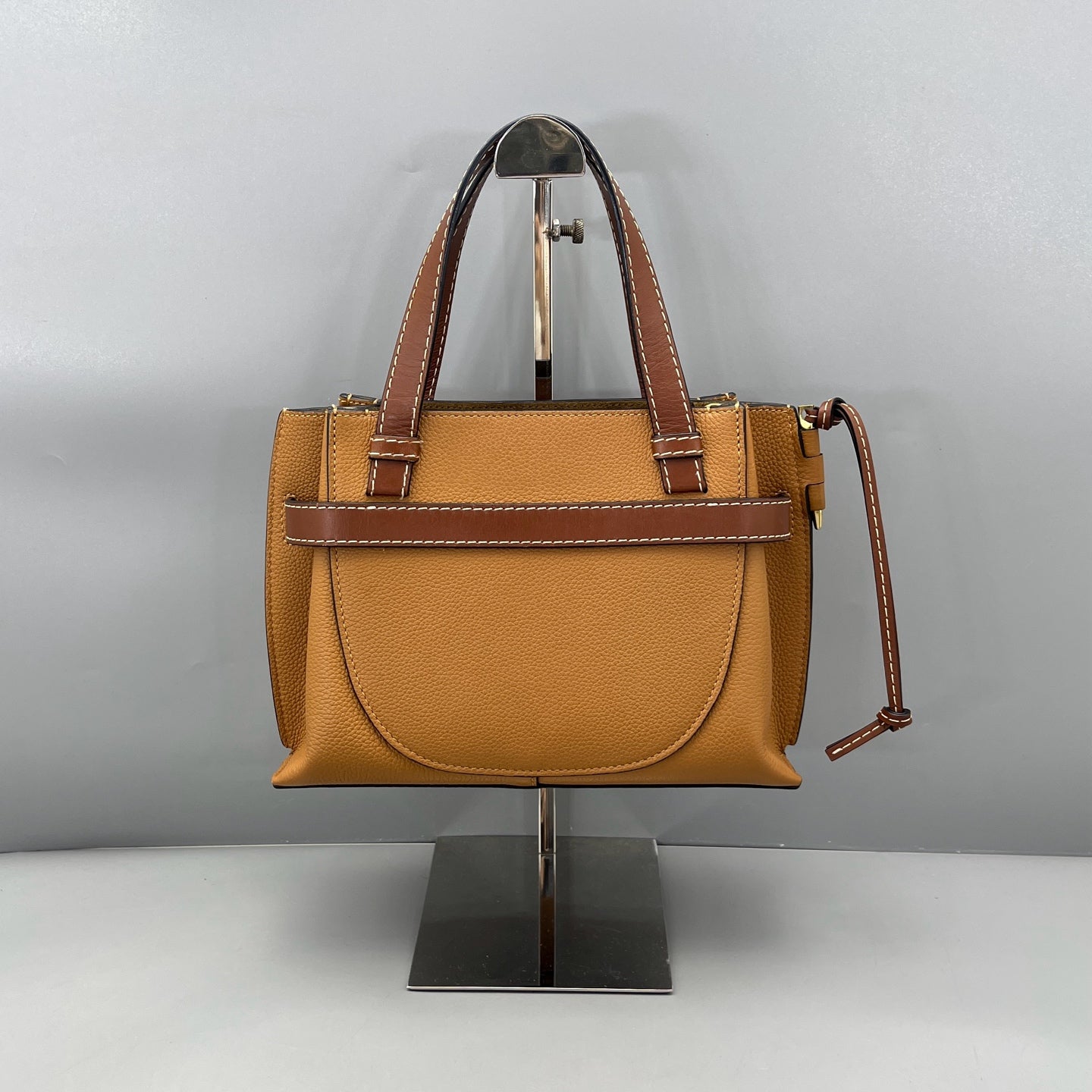 Loewe - Gate Top Handle - Grained calfskin leather with smooth calfskin leather trim - Caramel with Dark Brown trim - (medium)
