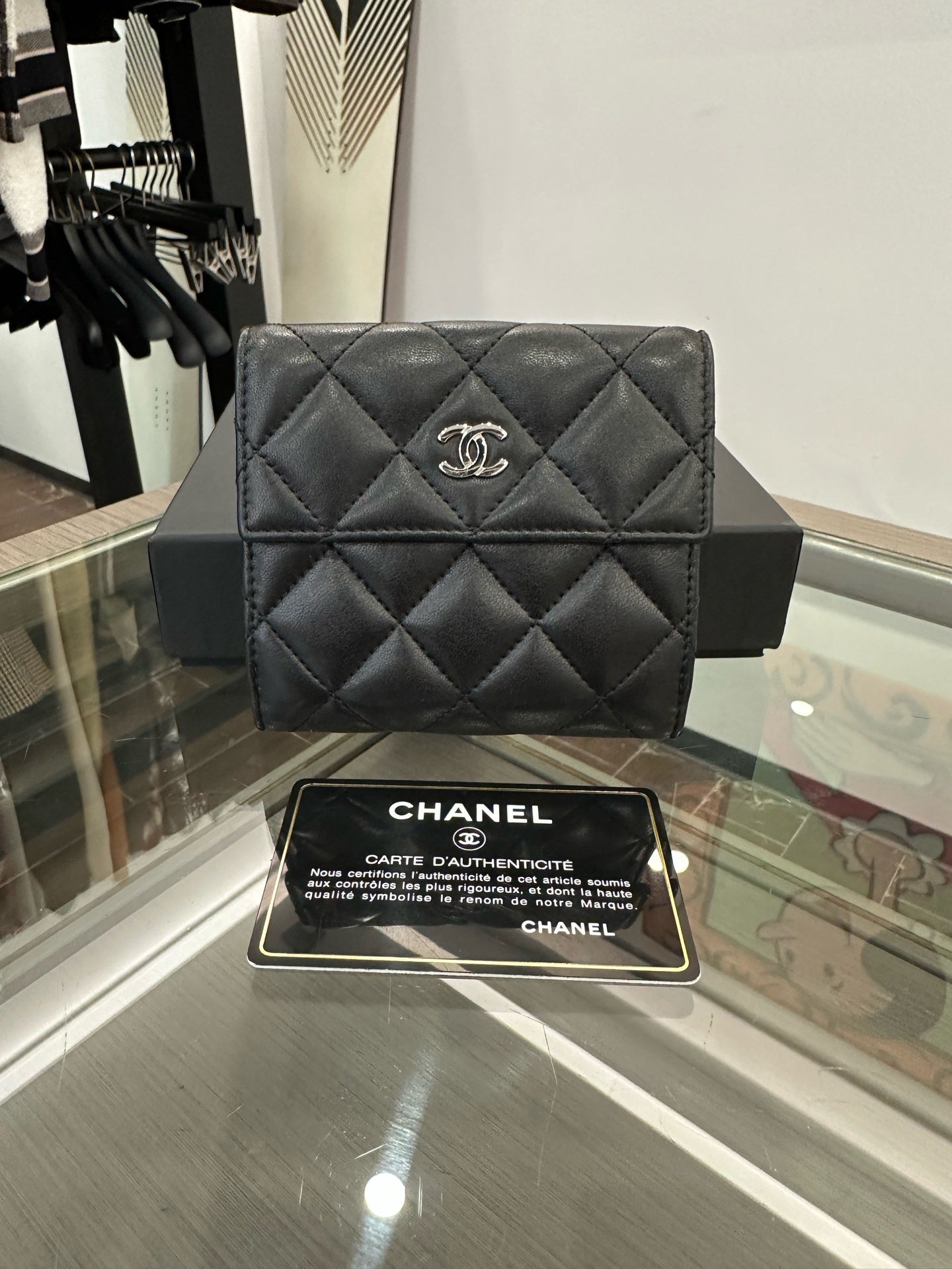 Chanel - Classic Quilted Trifold Wallet - Lambskin leather - Black - (Small)