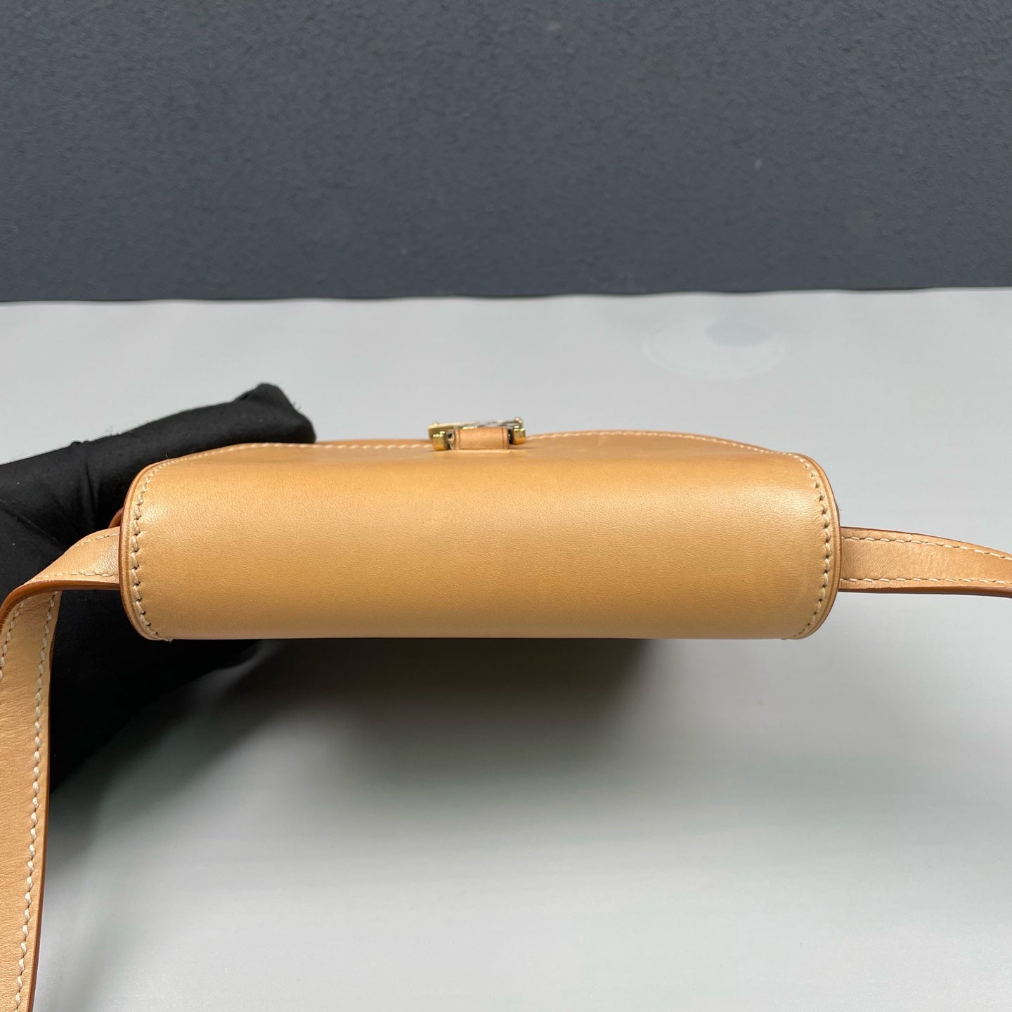 Saint Laurent - Kaia Mini Saddle Bag - Smooth calfskin leather - Camel - (mini)