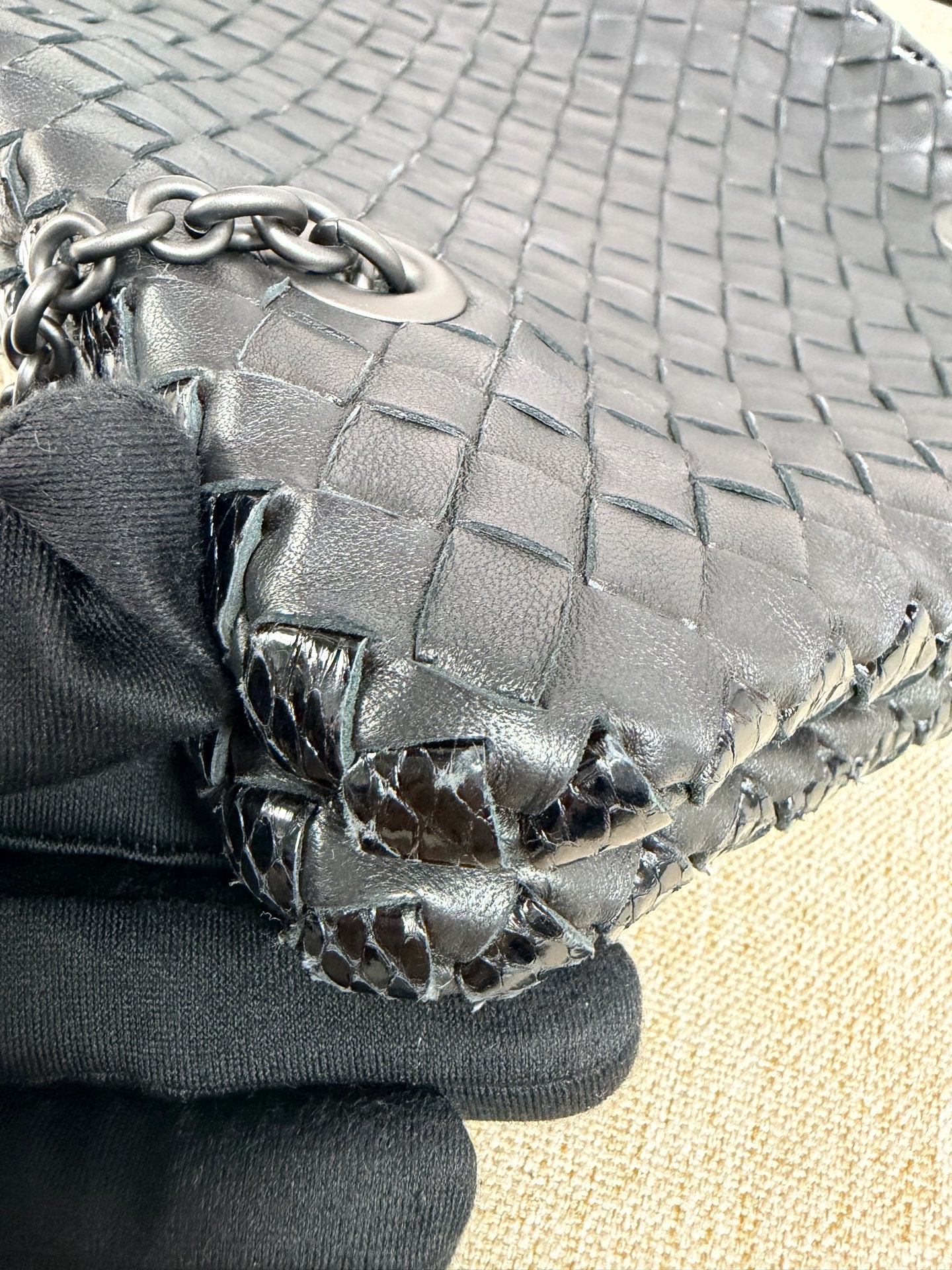 Bottega Veneta - Intrecciato Chain Shoulder Bag - Lambskin leather and snakeskin - Black - (medium)