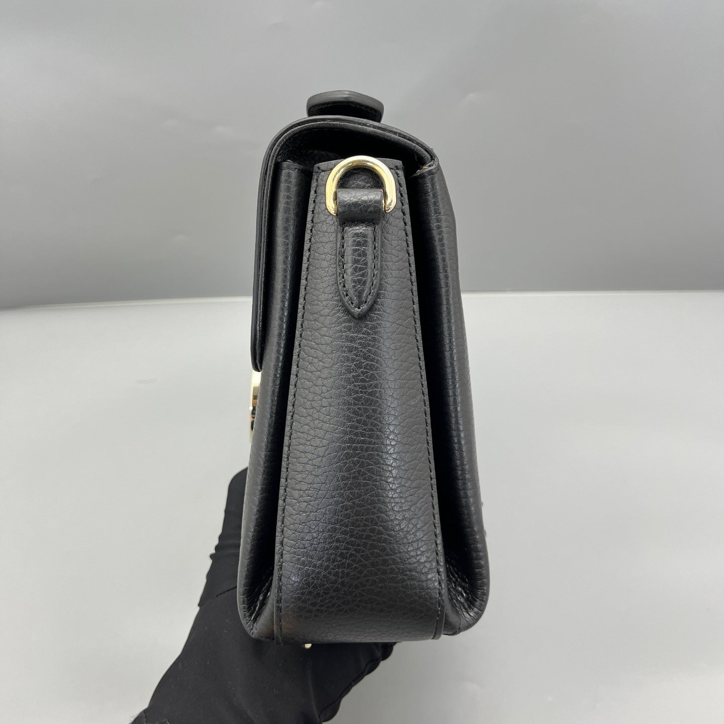 Gucci - Interlocking G Accordion Flap Bag - Grained leather - Black - (medium)