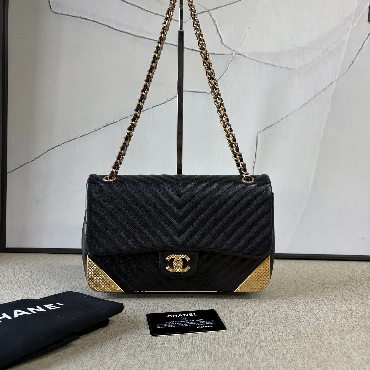 Chanel - Classic Flap Chevron with Metallic Corner Guards - Grained calfskin leather - Black - (medium)