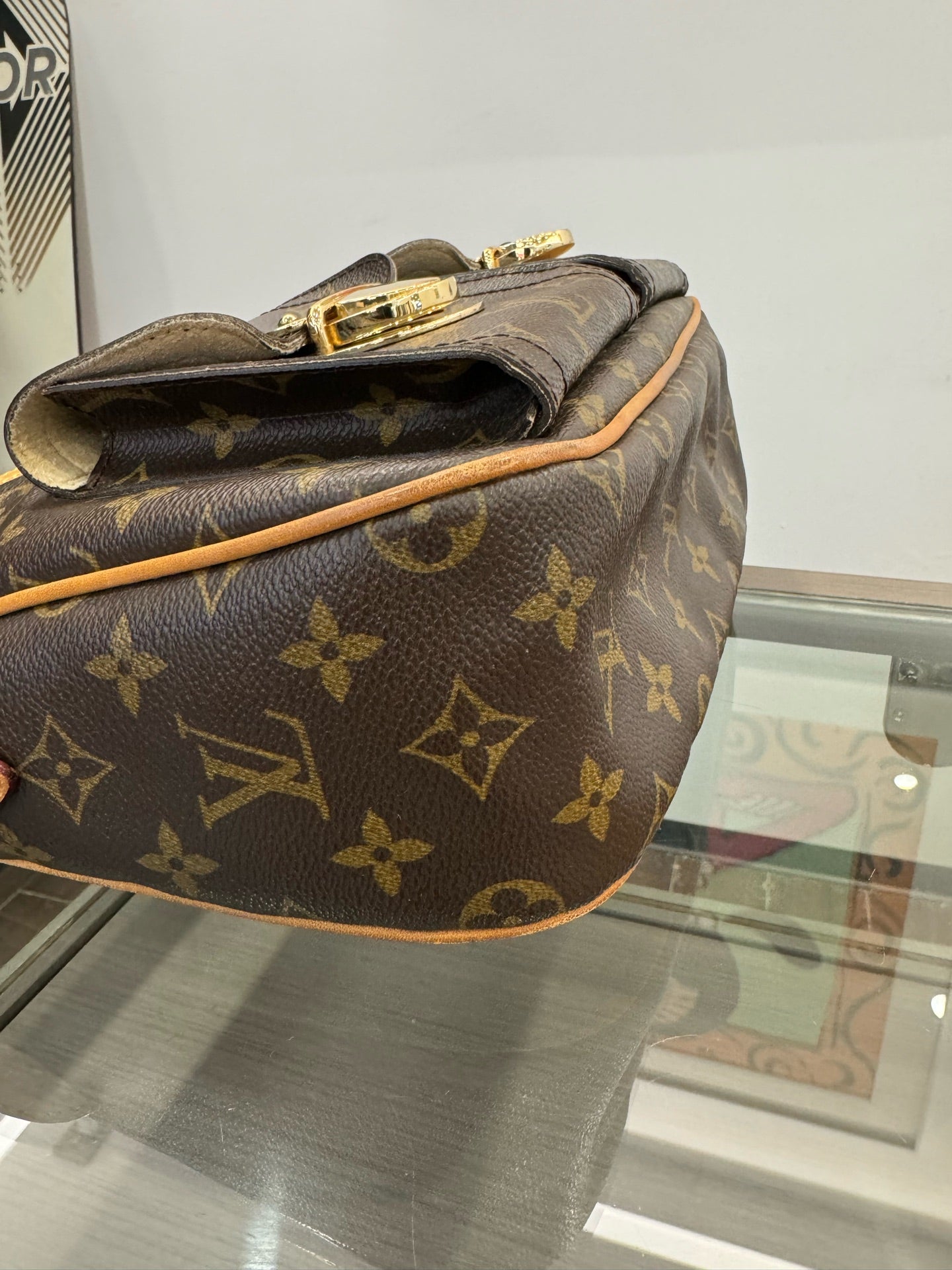 Louis Vuitton - Manhattan - Monogram canvas with Vachetta leather trim - Brown - (Medium)