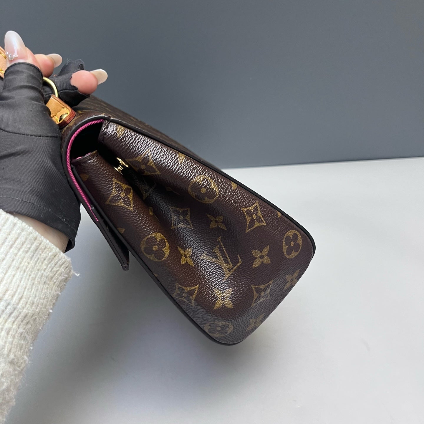 Louis Vuitton - Cluny BB - Monogram coated canvas with natural cowhide leather trim and colored smooth leather accents - Brown with fuchsia accents - (Medium)
