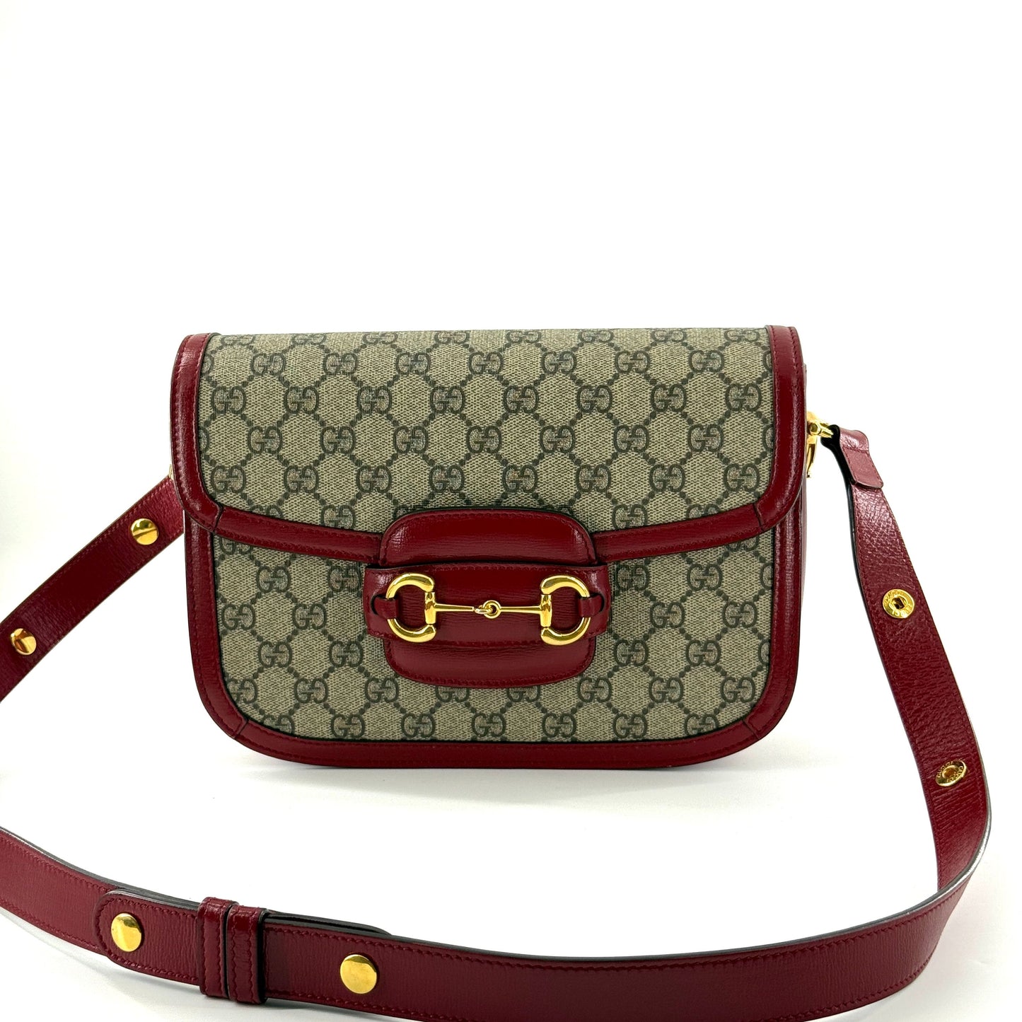 Gucci - 1955 Horsebit Medium Saddle Bag - GG Supreme coated canvas with leather trim - Multicolour (Beige/Brown and Red) - (medium)